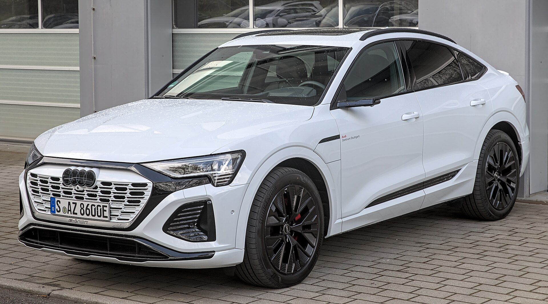 Audi Q8 e-tron Sportback (facelift), arka çapraz görünüm