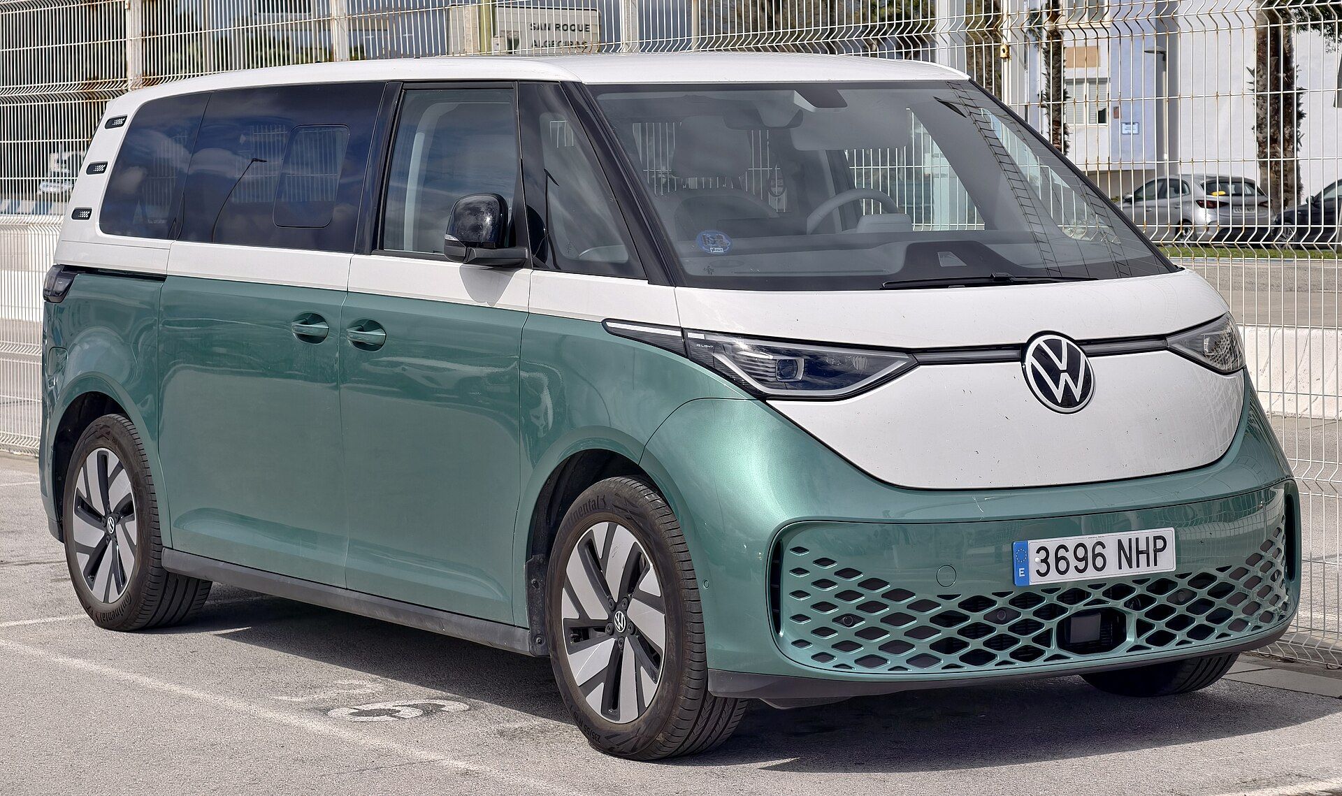Volkswagen ID. Buzz uzun şasi, önden üç çeyrek görünüm