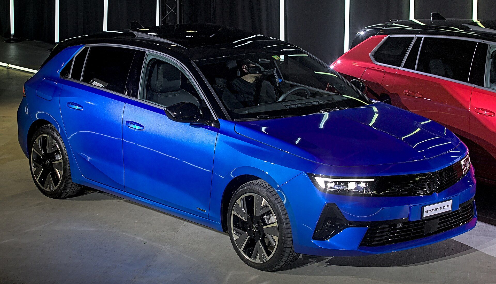 Opel Astra Electric, Auto Zürich 2023 fuarında ön çapraz görünüm