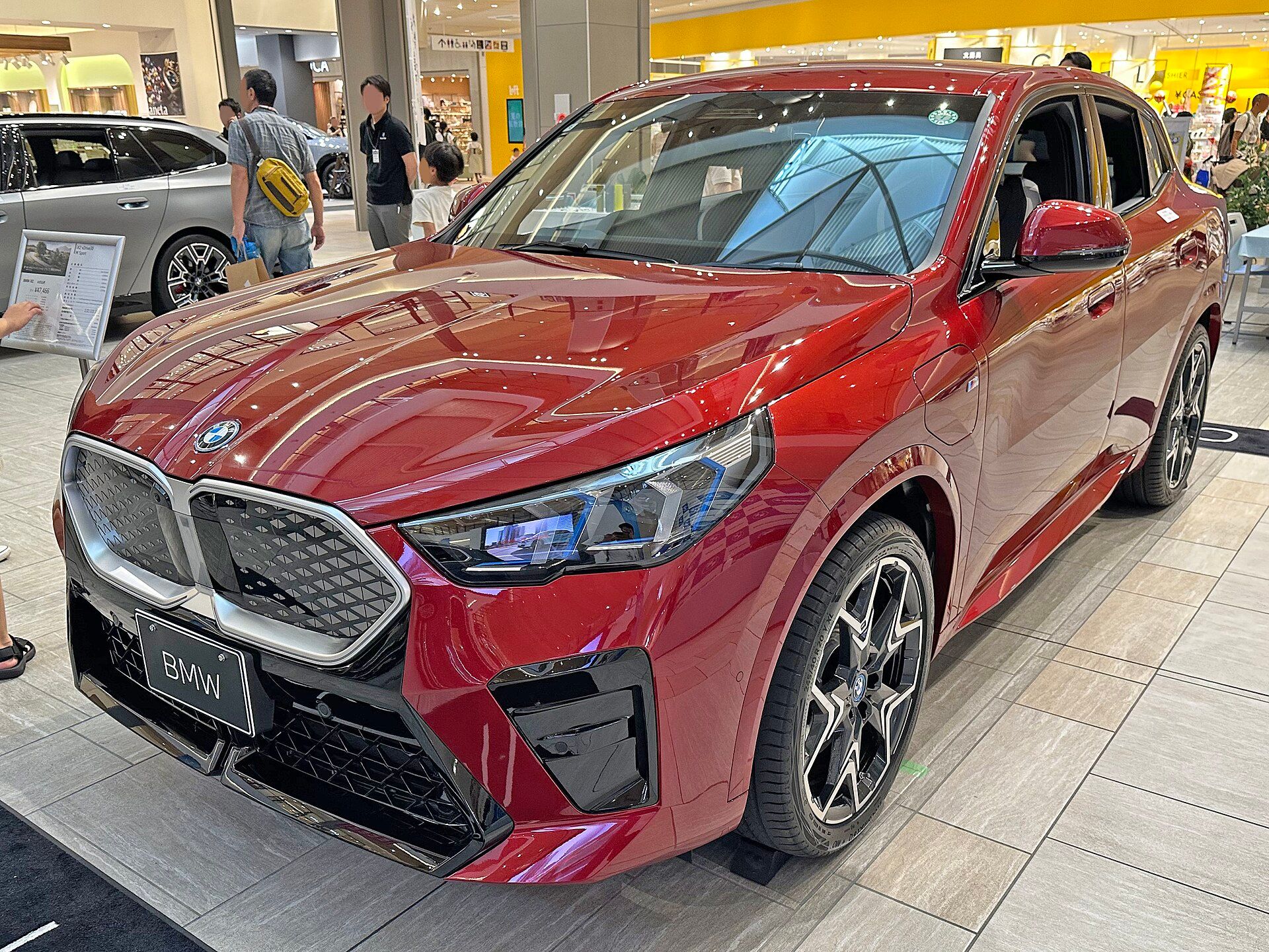 BMW iX2, ön çapraz görünüm