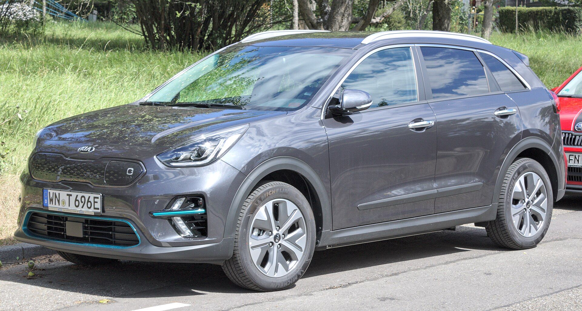 Kia Niro EV (2018–2022, birinci nesil) önden yan görünüm