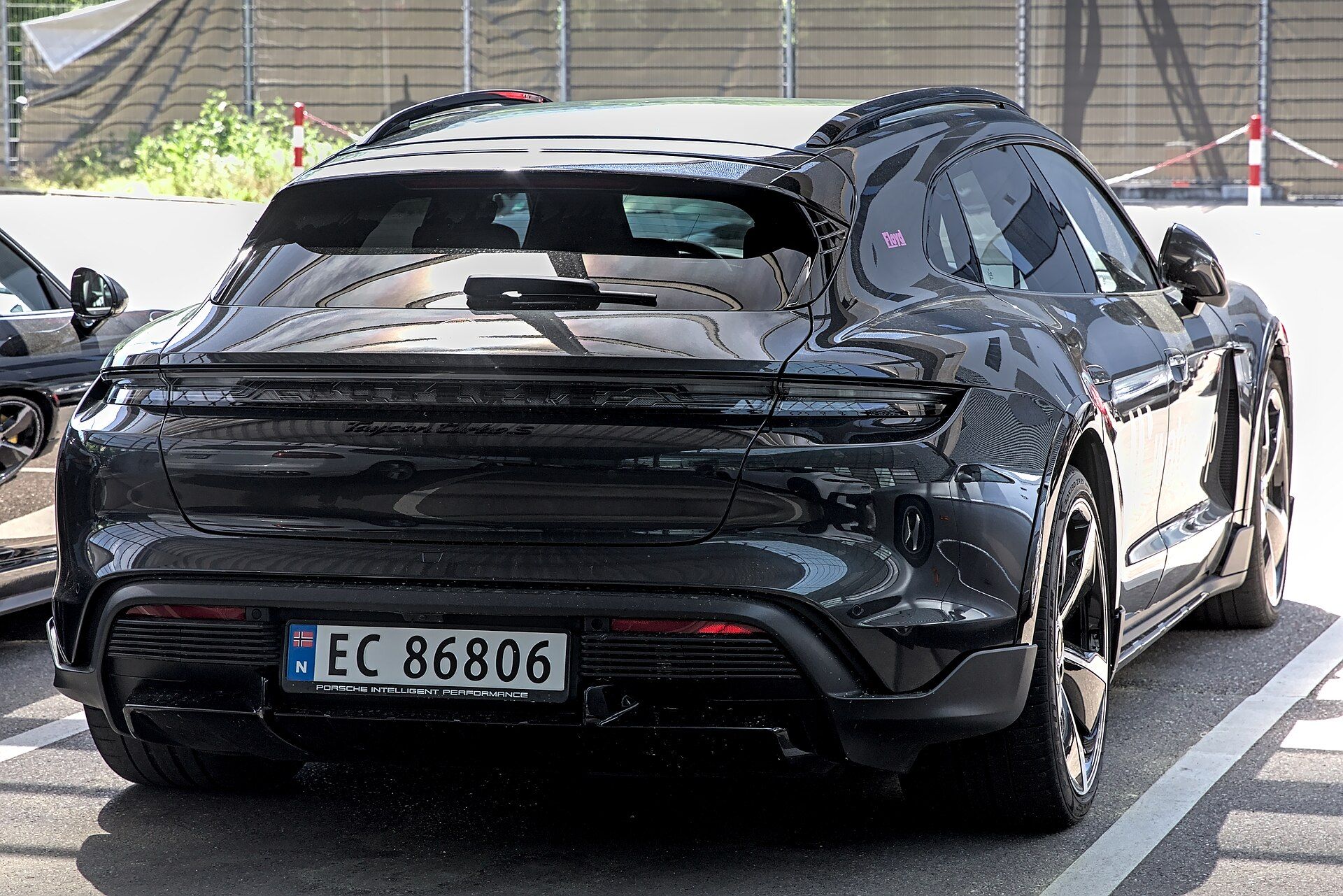 Porsche Taycan Turbo S Cross Turismo, dış mekân görünümü