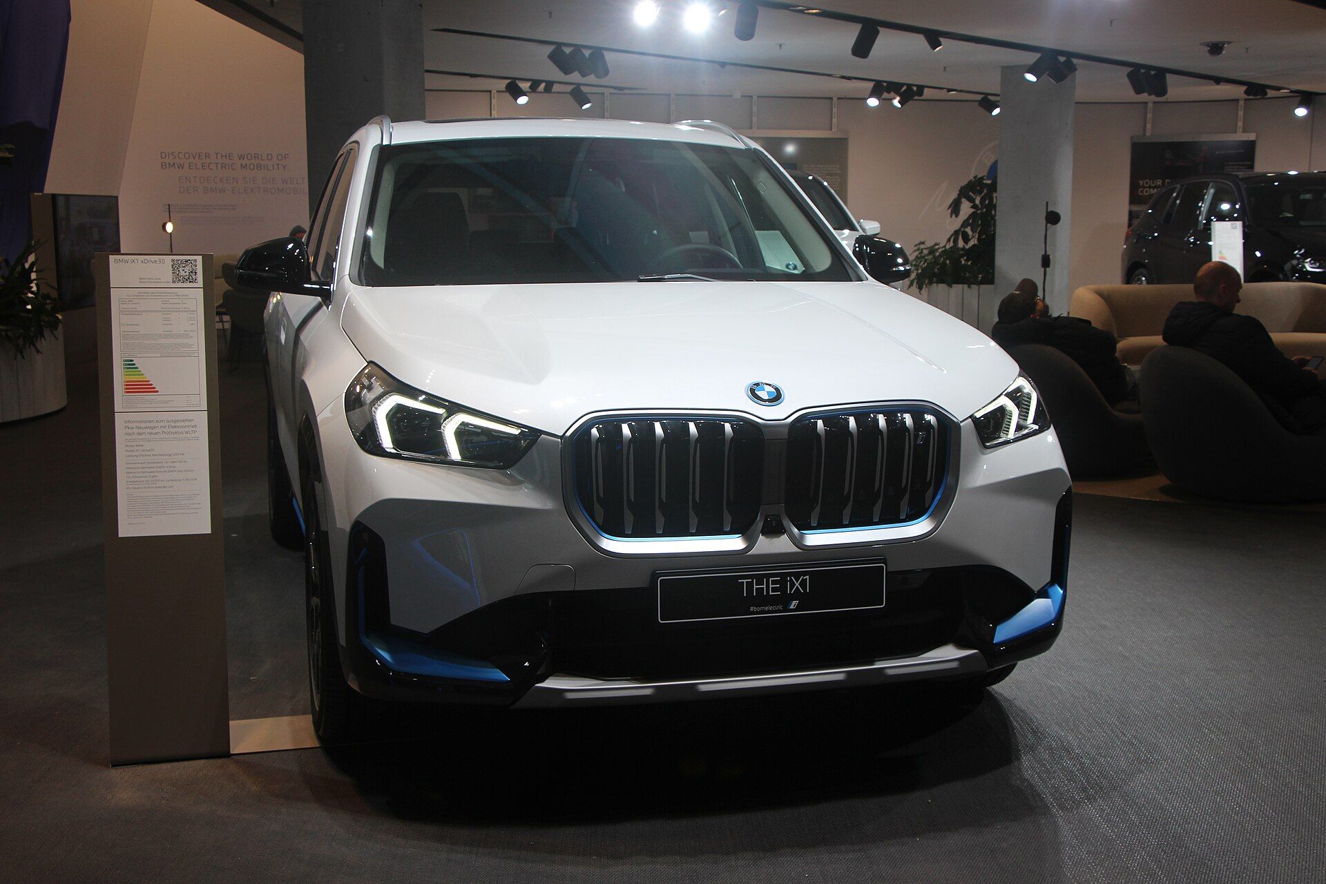 BMW iX1, önden görünüm