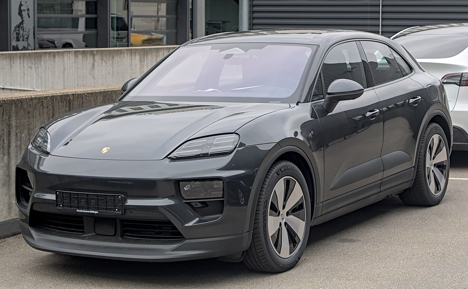Porsche Macan Electric, ön çapraz görünüm