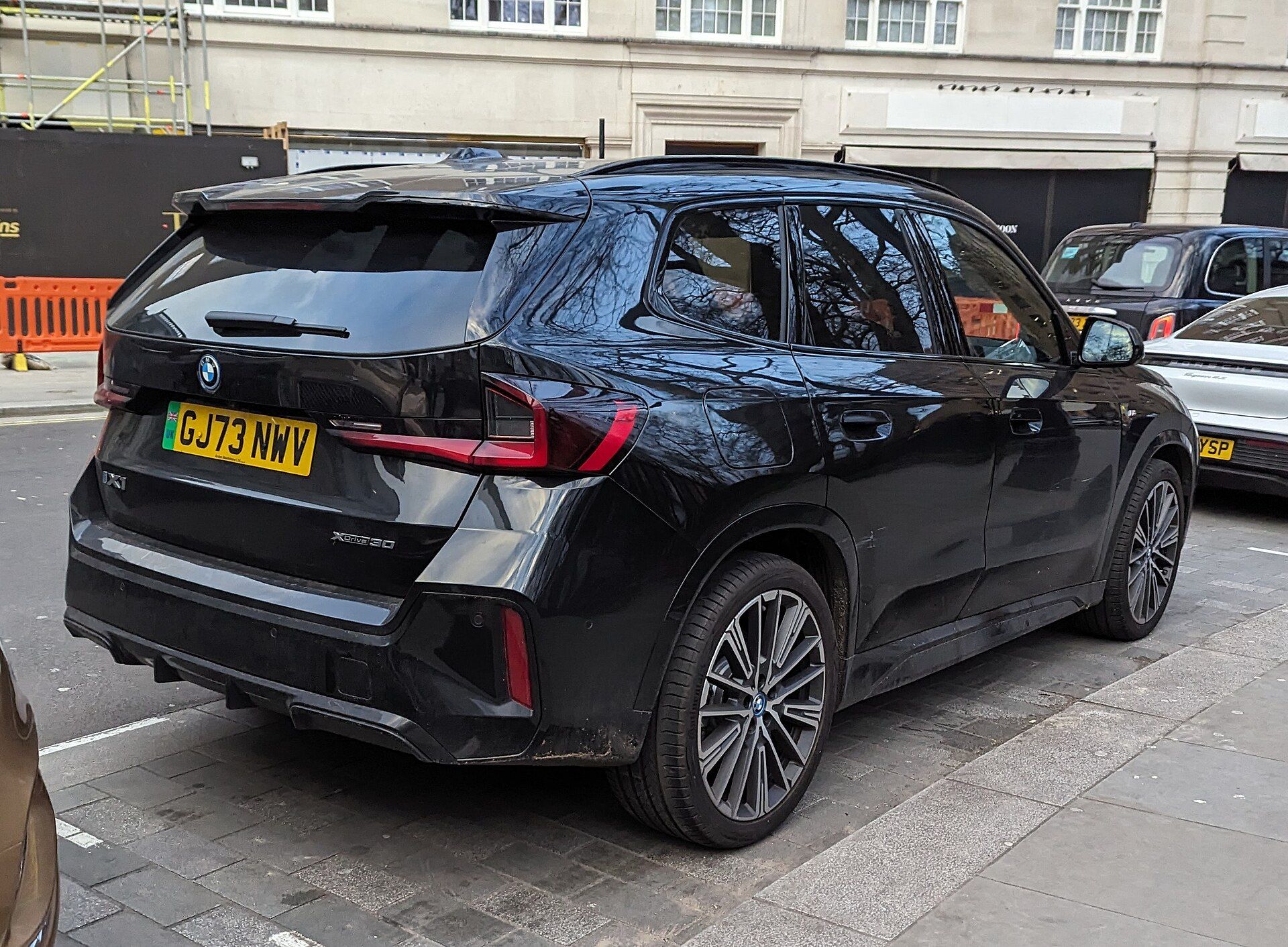 BMW iX1 xDrive30 M Sport, ön çapraz görünüm