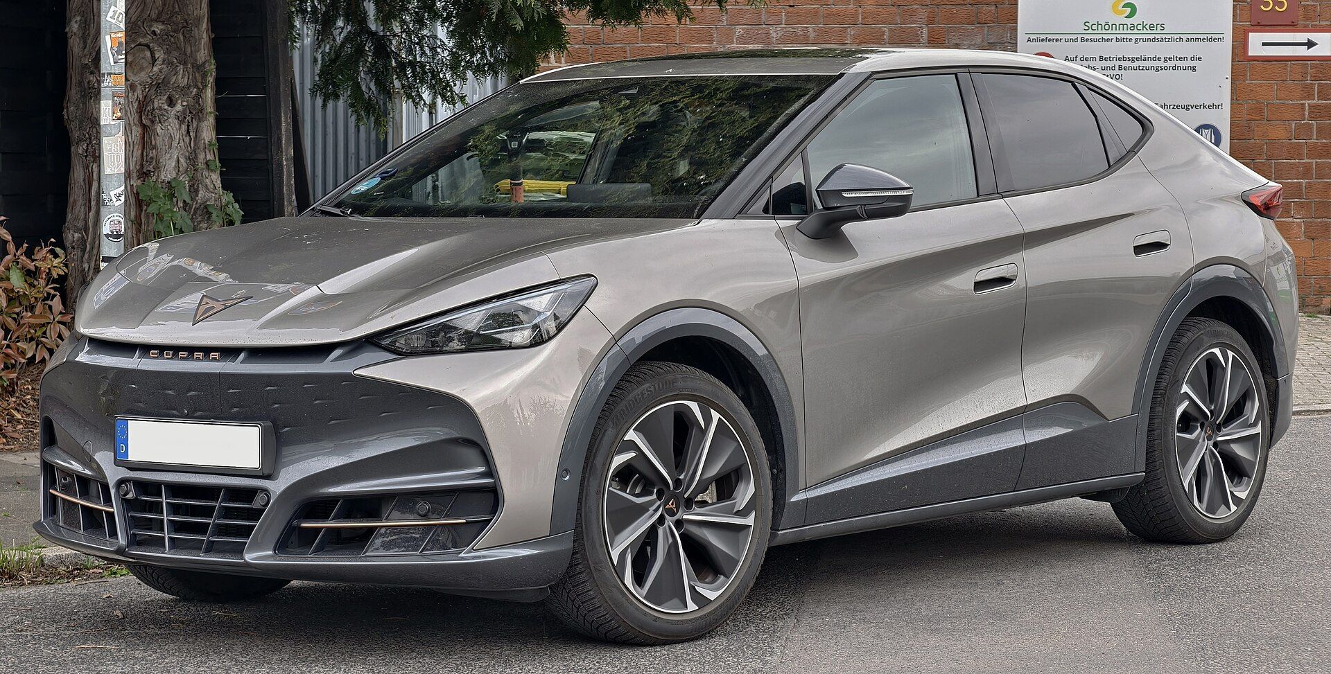 CUPRA Tavascan Endurance önden üç çeyrek görünüm