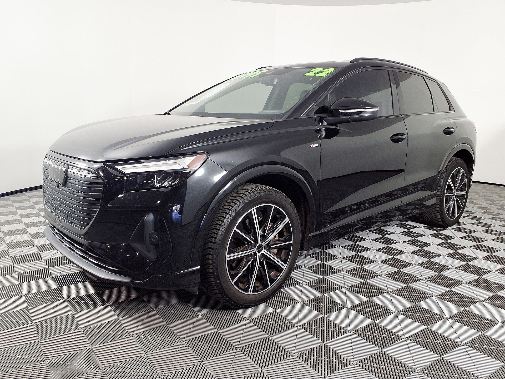 Audi Q4 e-tron quattro, yandan görünüm