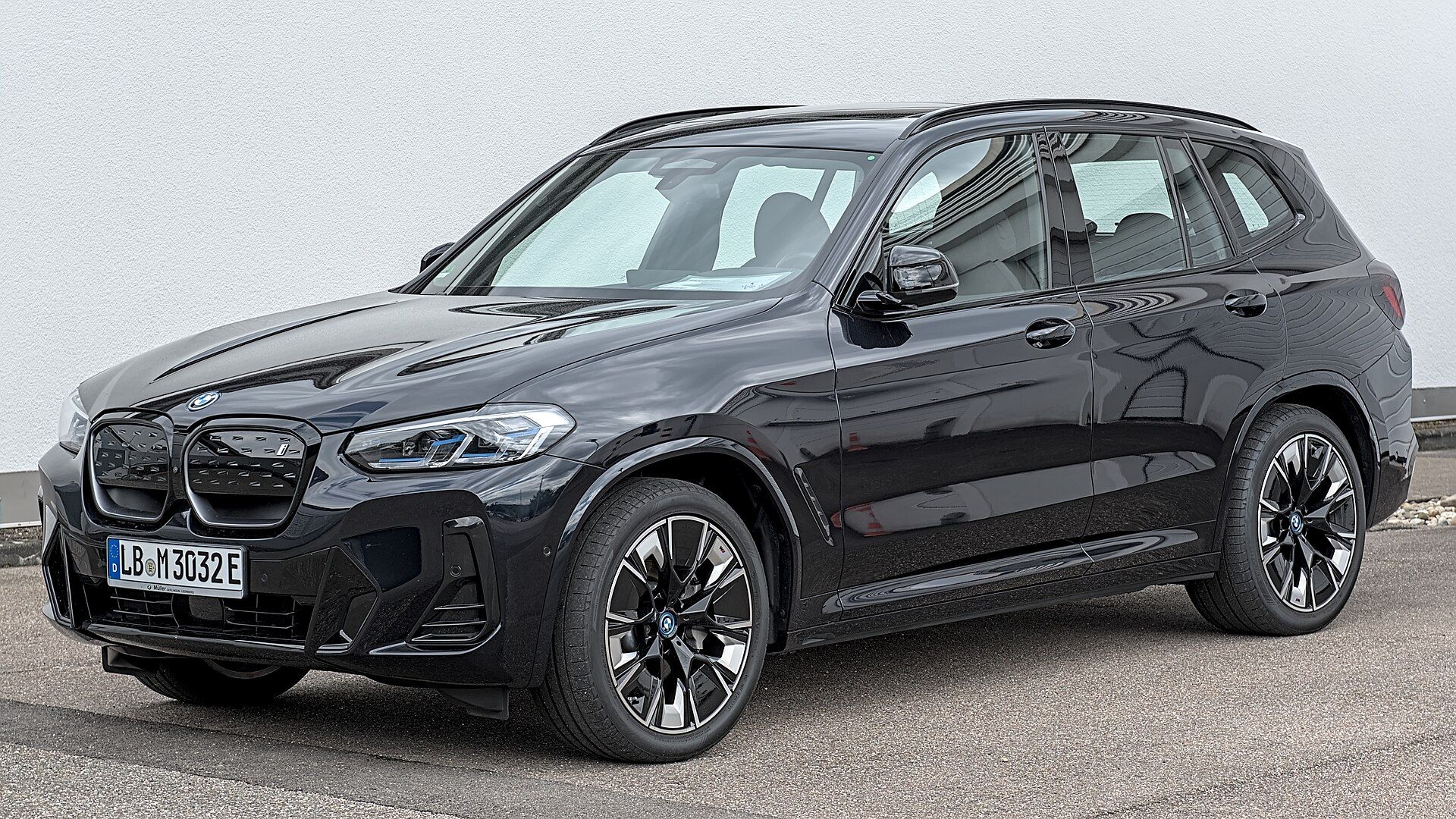 BMW iX3 eDrive20 (G08 LCI), ön çapraz görünüm