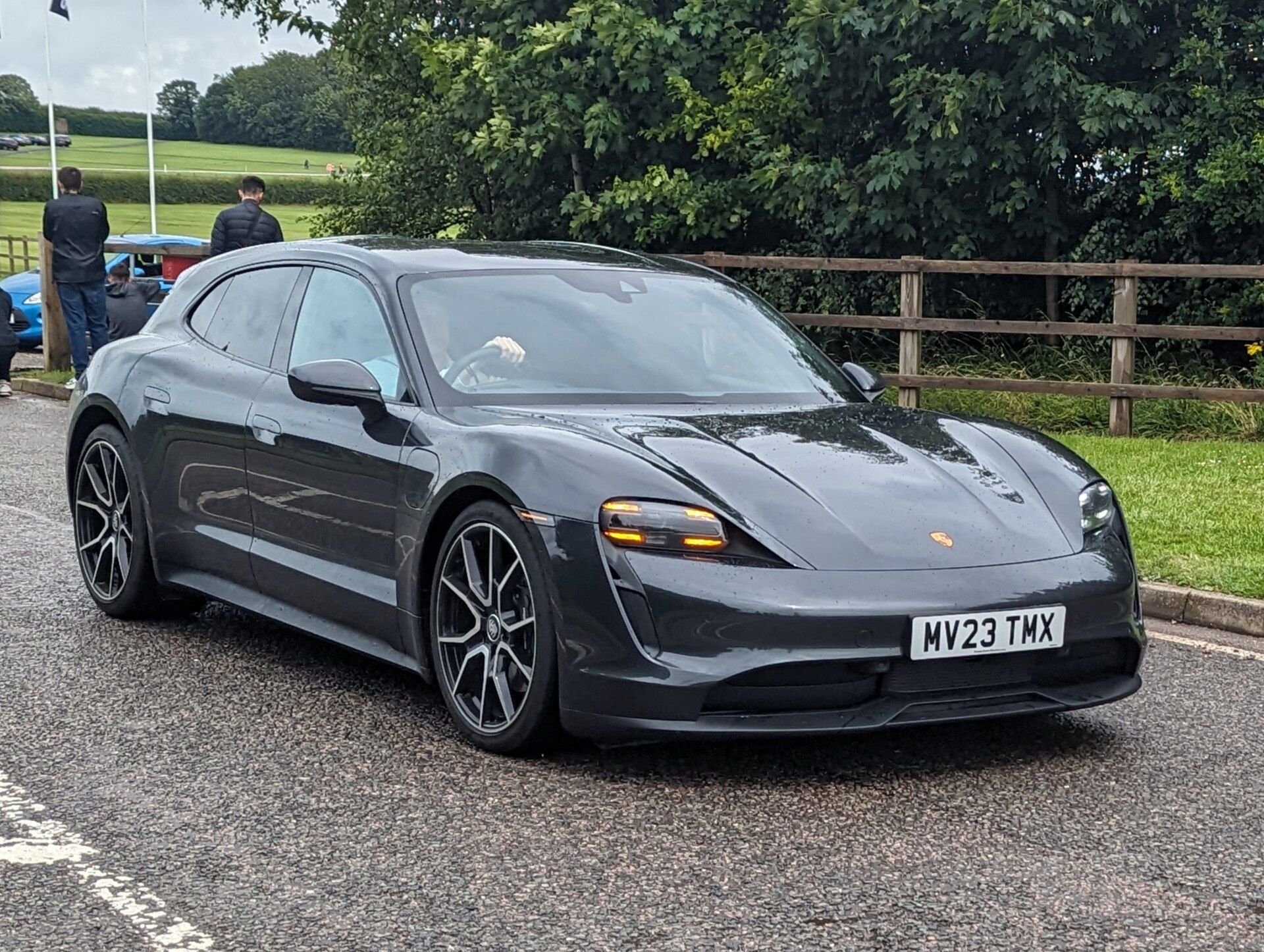 Porsche Taycan Sport Turismo (ilk nesil), dış mekân görünümü