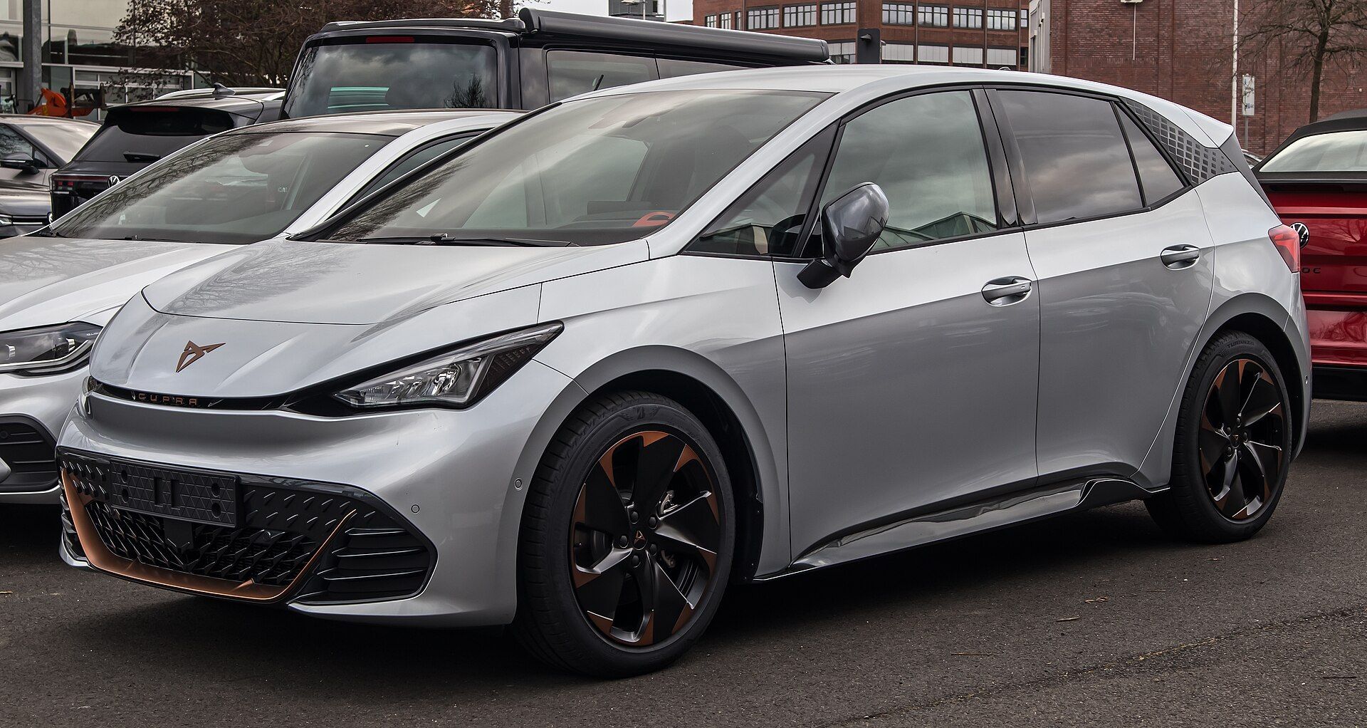 CUPRA Born önden üç çeyrek görünüm