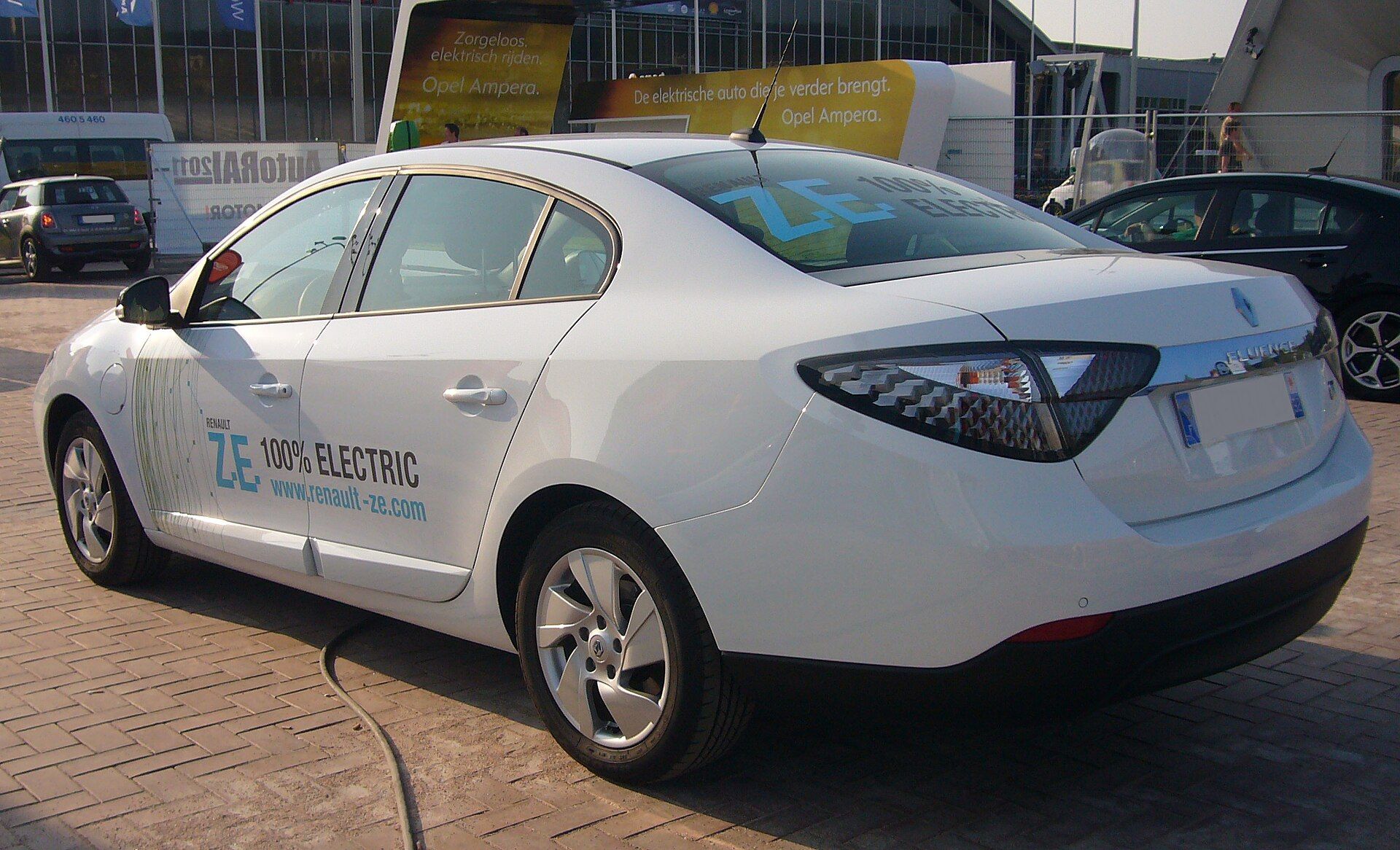 Renault Fluence Z.E., arka çapraz görünüm