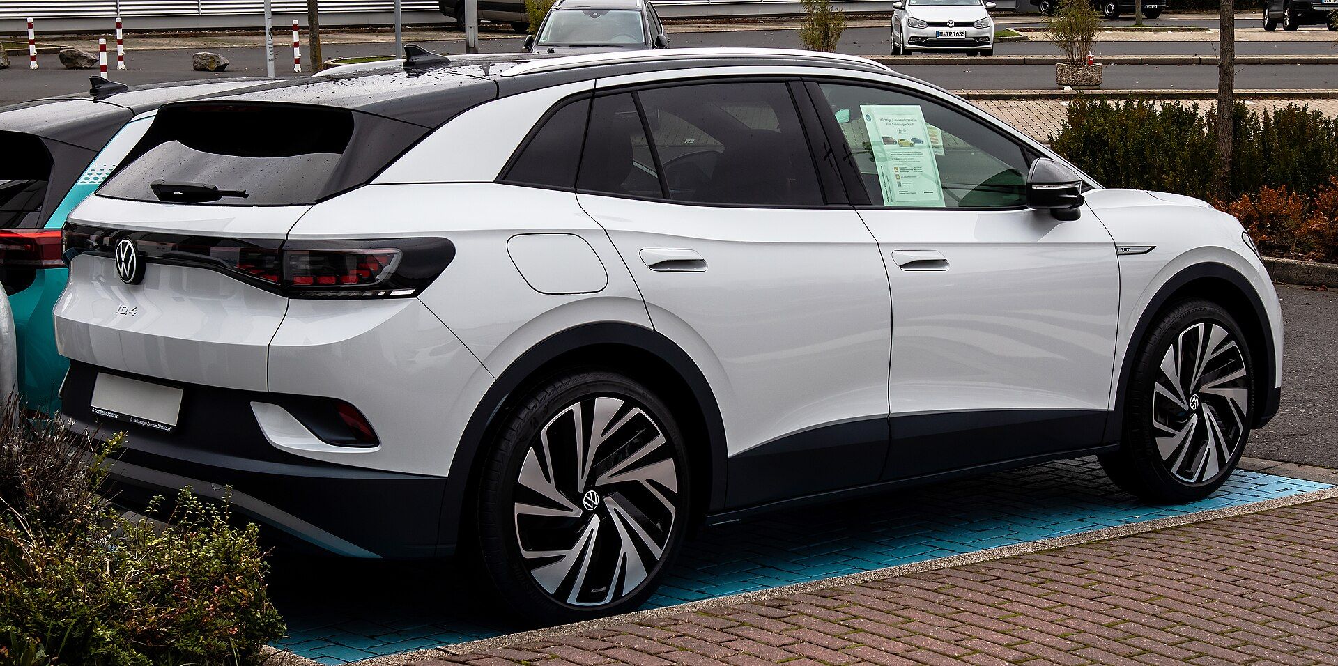 Volkswagen ID.4 arkadan üç çeyrek görünüm