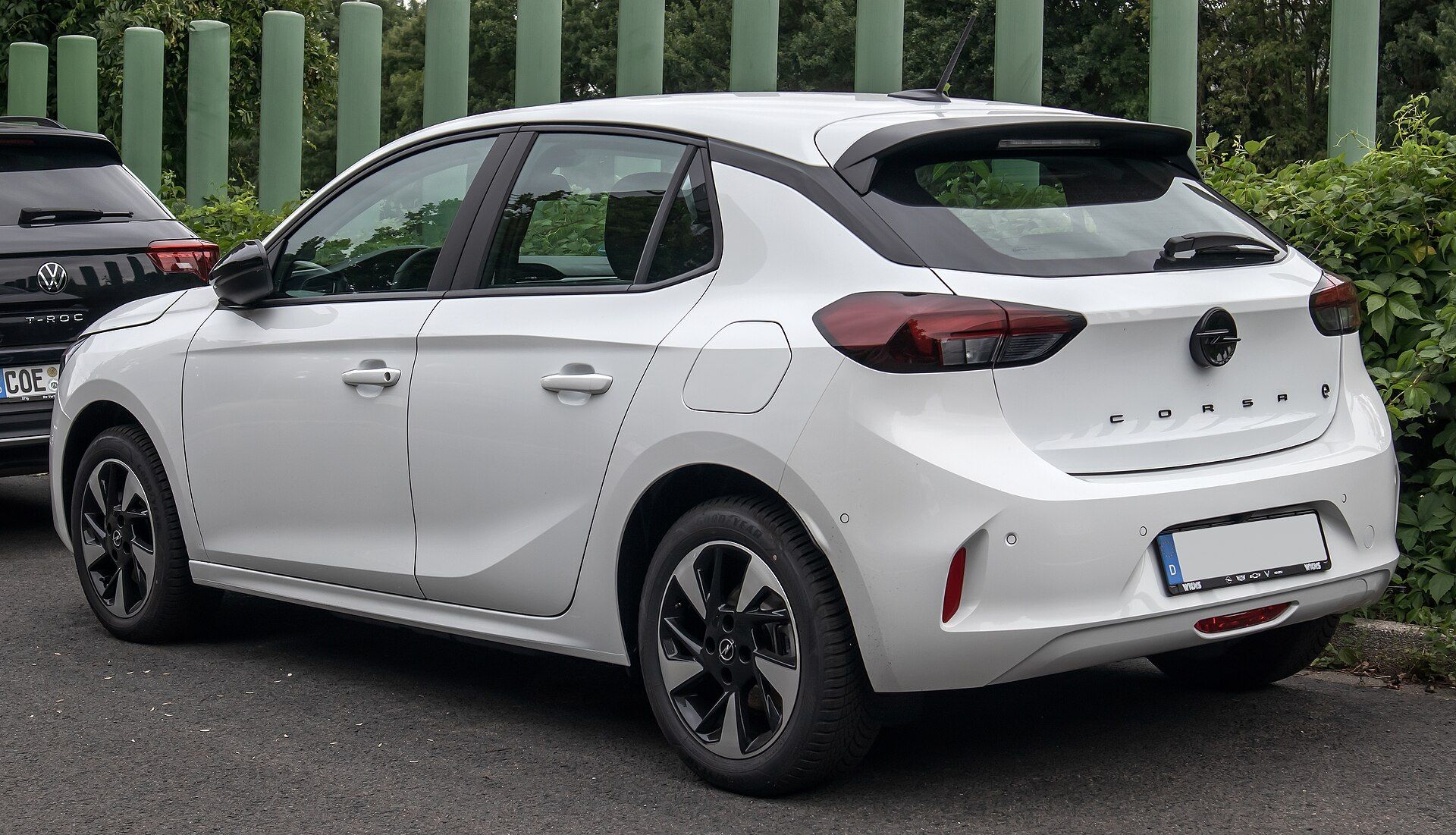 Opel Corsa Electric (2023 makyajlı), yandan/arka çapraz görünüm