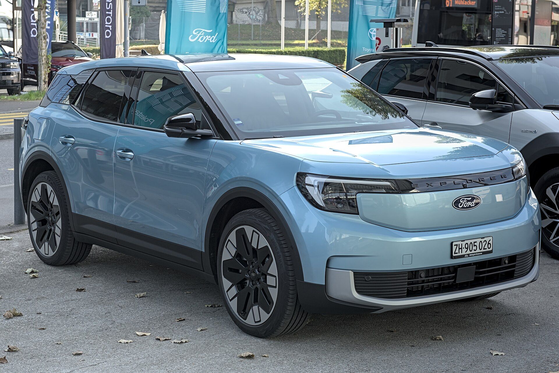 Ford Explorer EV, Auto Zürich 2024 fuarında ön çapraz görünüm