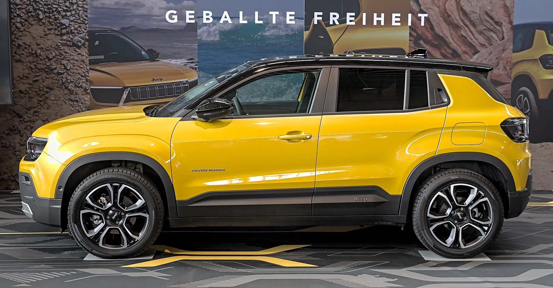 Jeep Avenger Electric, Retro Classics 2023 fuarında yan profil görünüm