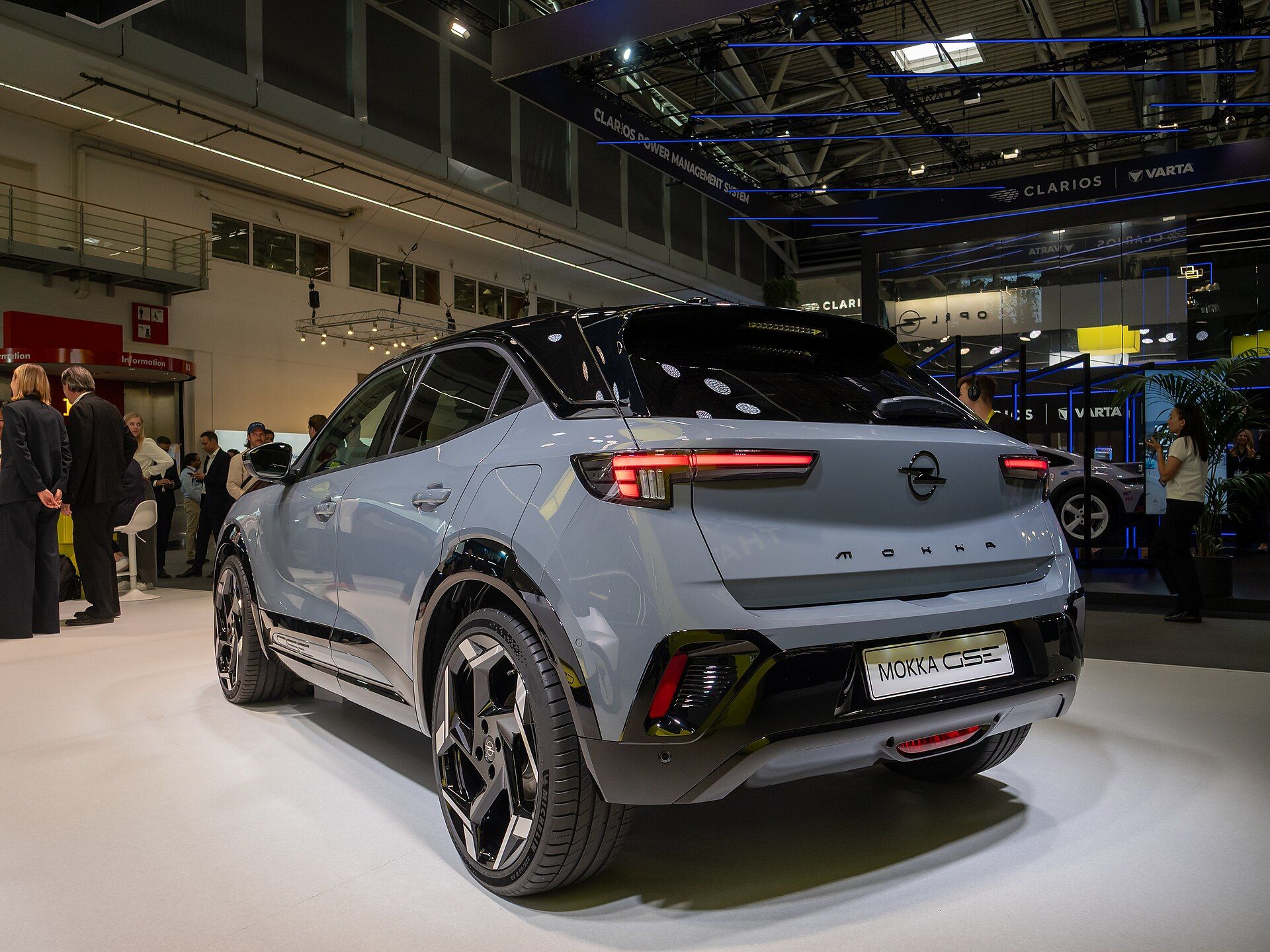 Opel Mokka GSE, IAA Münih 2025 fuarında ön çapraz görünüm