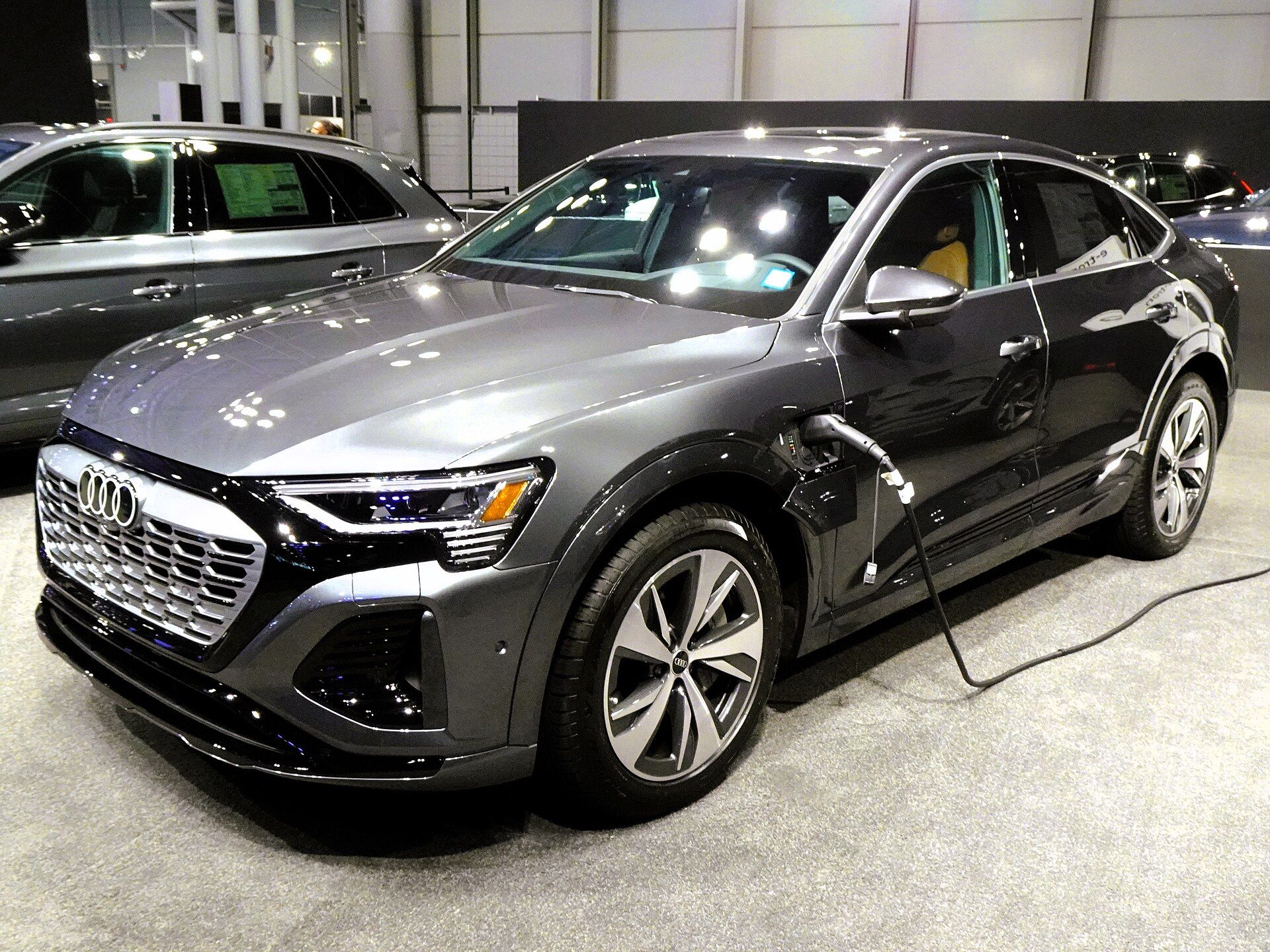 Audi Q8 e-tron Sportback (facelift), yandan görünüm