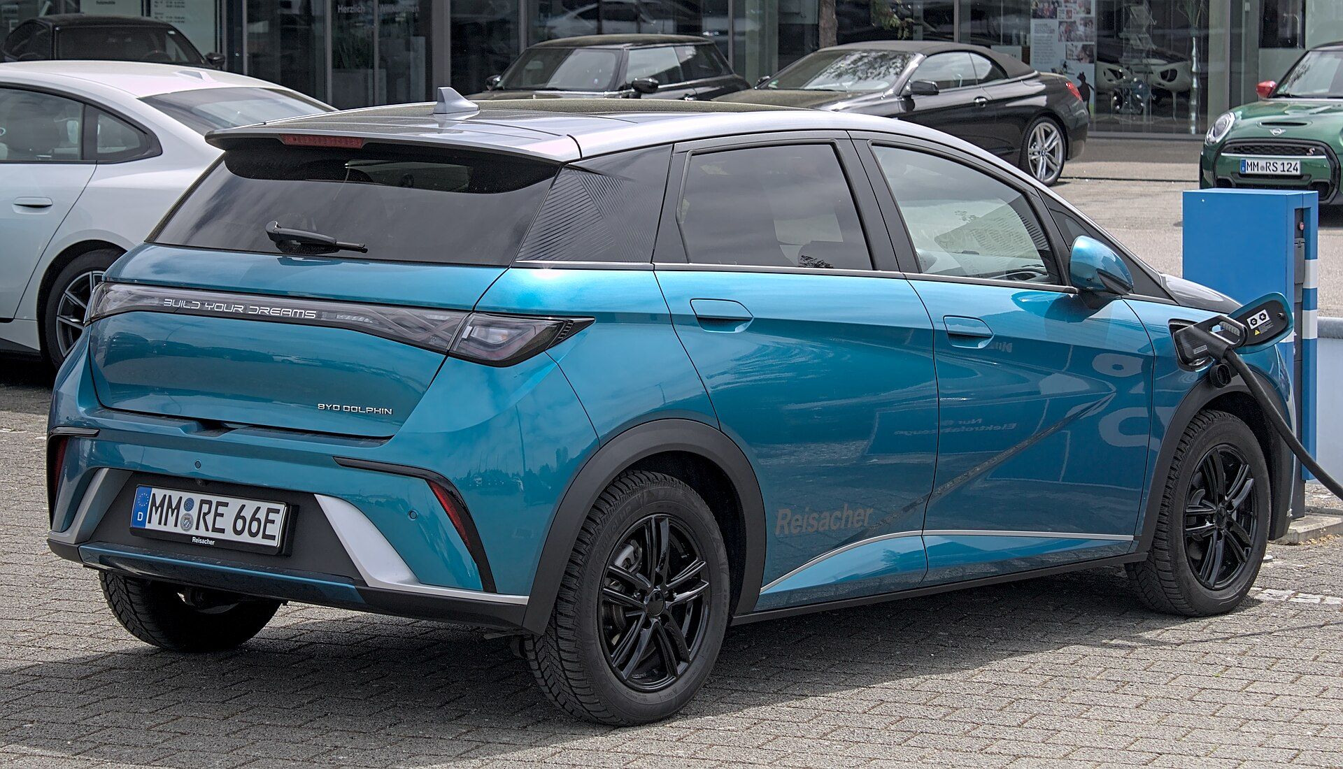Mavi BYD Dolphin (küresel sürüm), arka çapraz görünüm (Ulm)