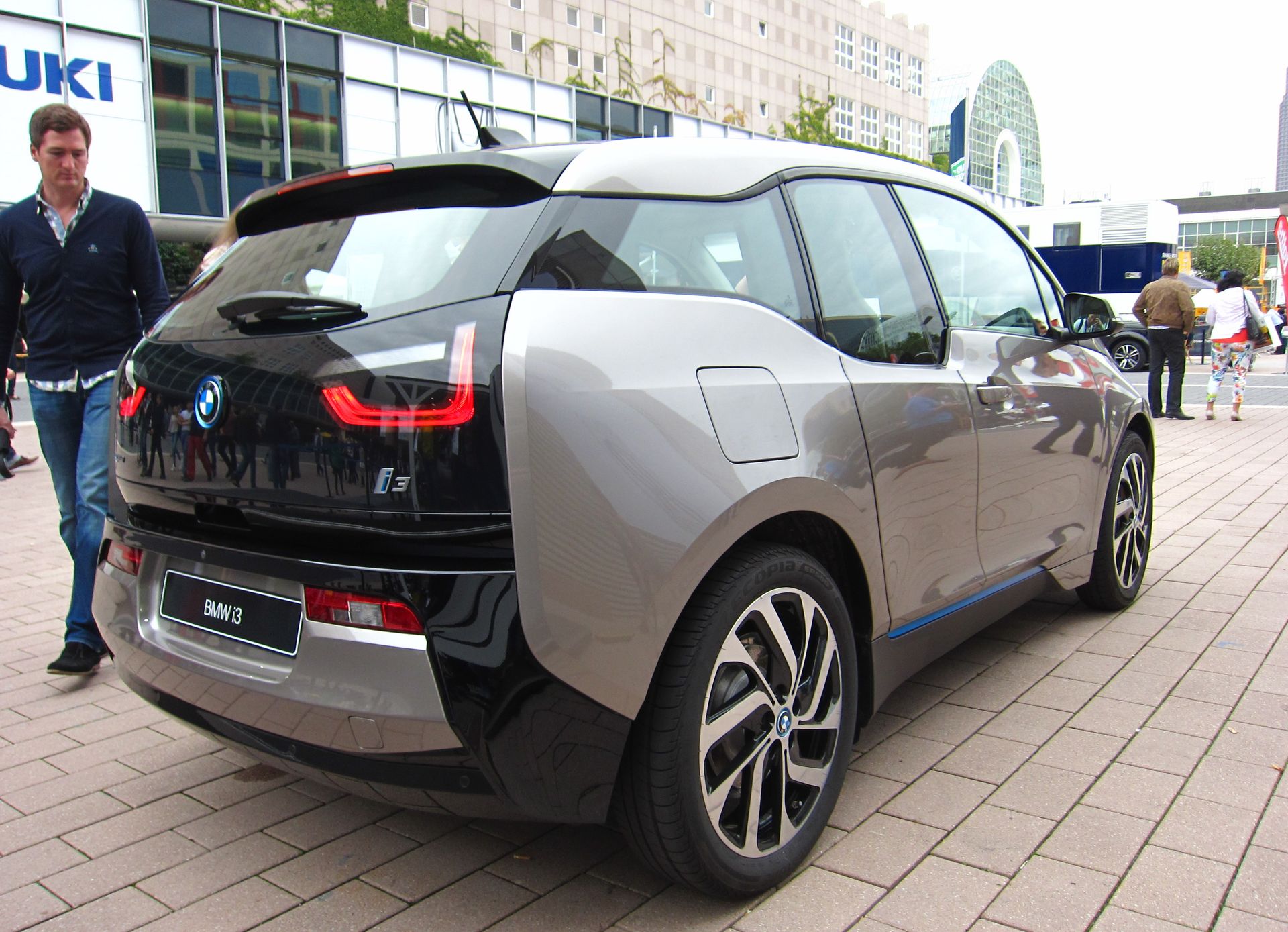 BMW i3, arkadan görünüm