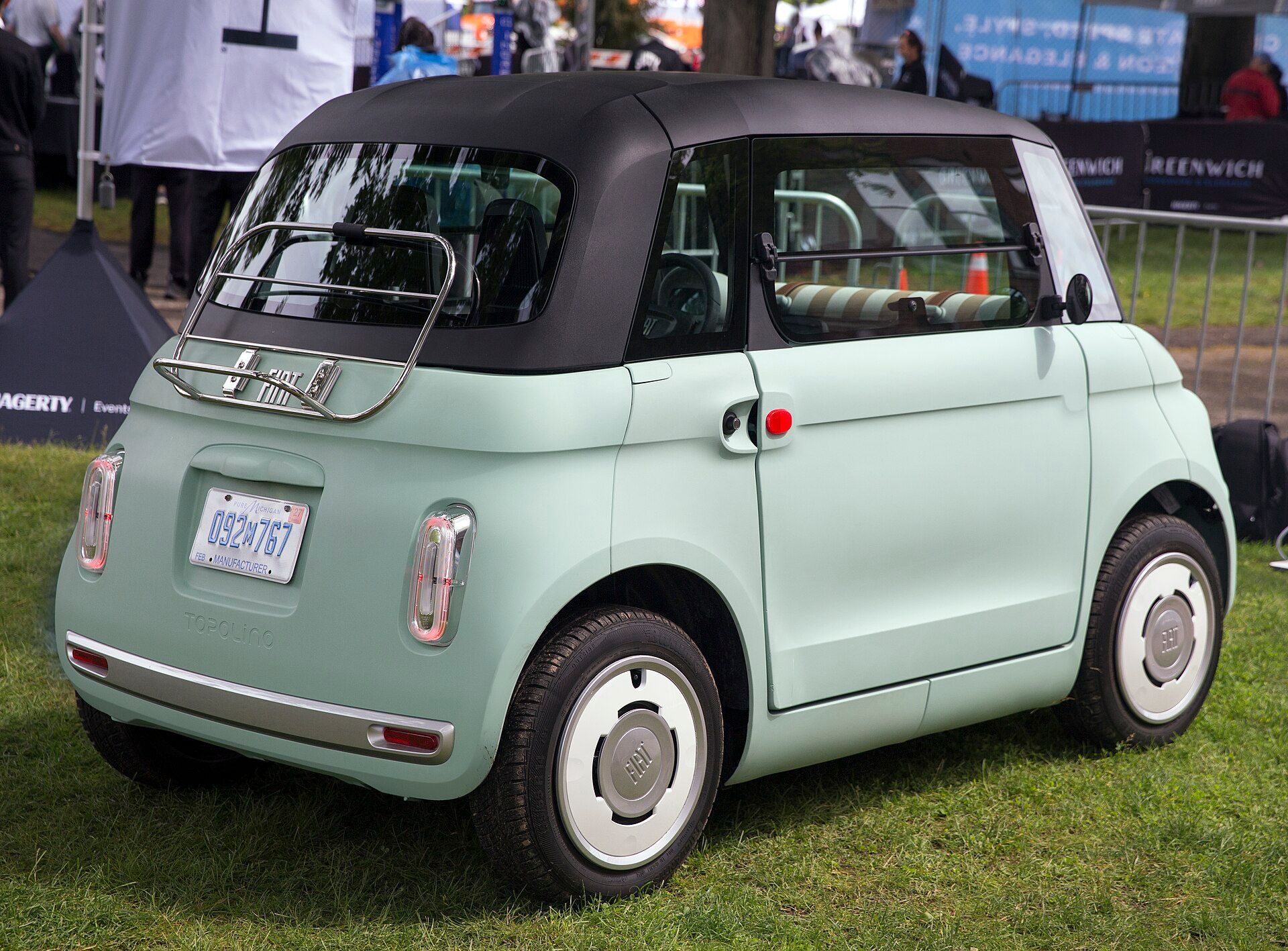 Verde Vita yeşili Fiat Topolino, arka üç çeyrek görünüm