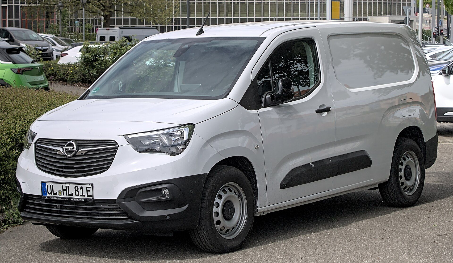 Opel Combo-e (yüz güncellemesi öncesi, 2021 model), yandan görünüm