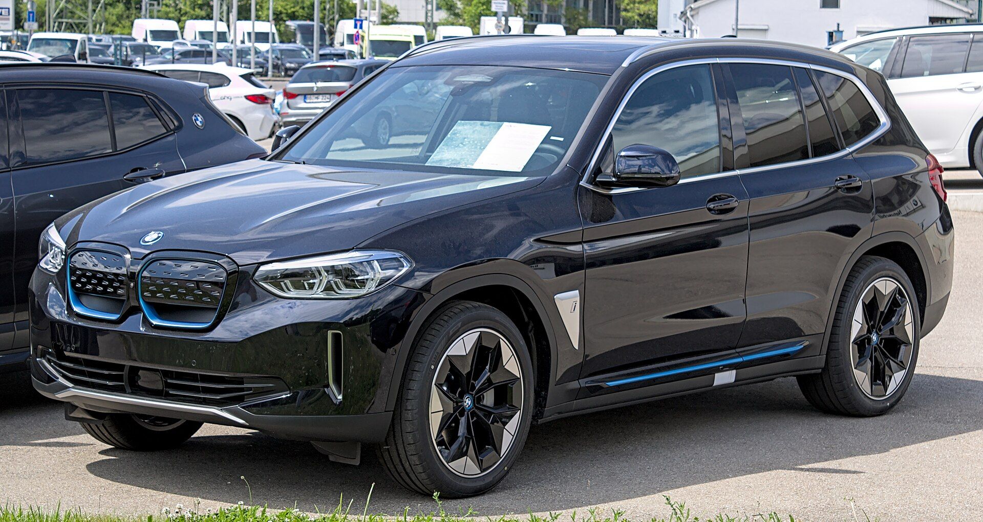 BMW iX3 (G08), ön çapraz görünüm
