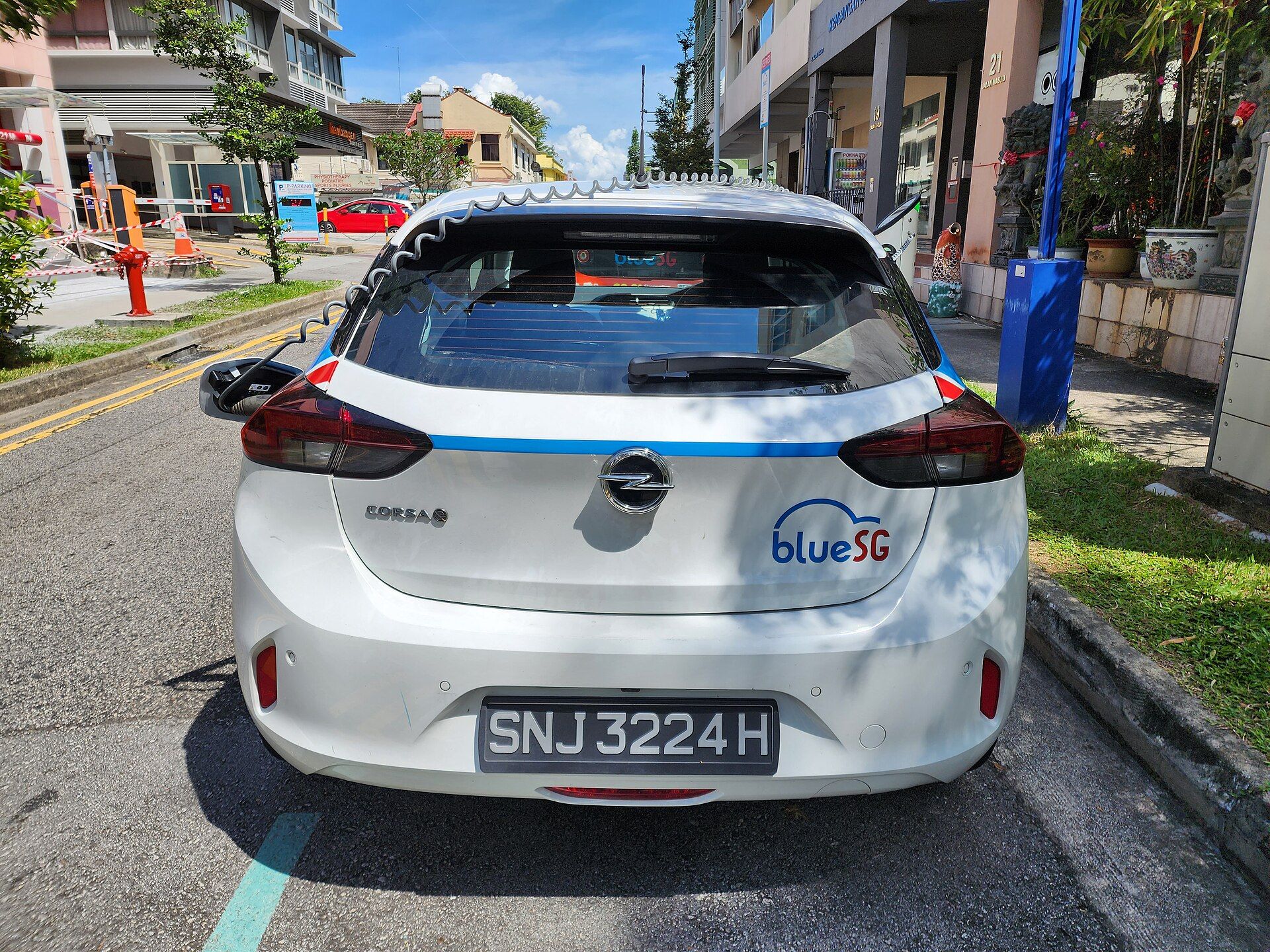 Opel Corsa-e (2023 makyajlı), arka çapraz görünüm