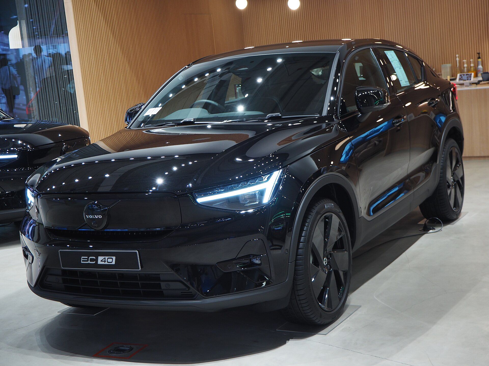 Volvo EC40 Ultra Twin Motor Black Edition yandan görünüm
