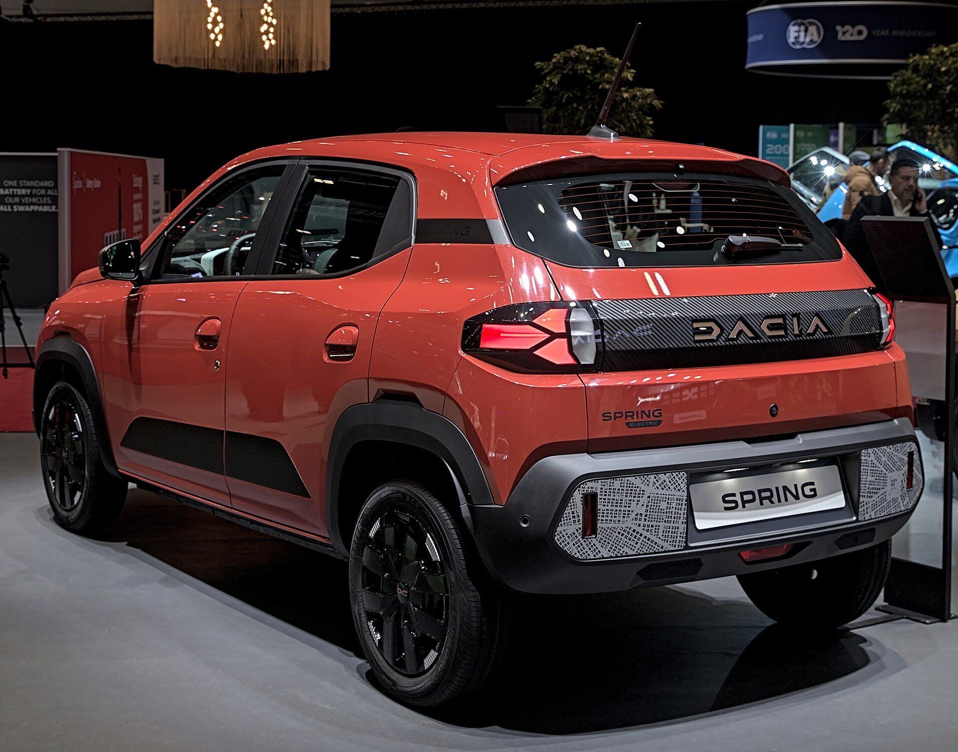 Dacia Spring Extreme (65 HP), Cenevre Otomobil Fuarı 2024'te ön çapraz görünüm
