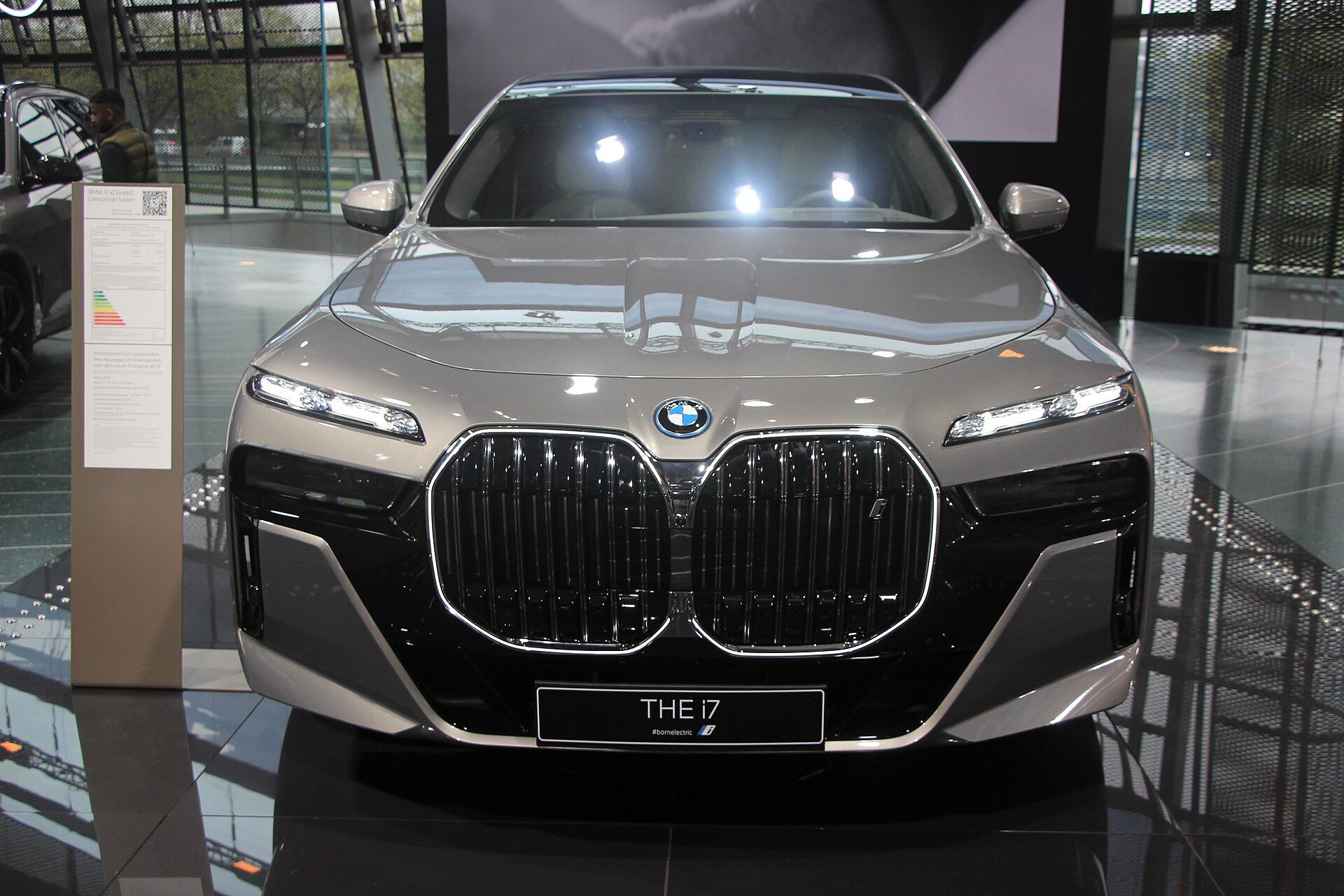 BMW i7 xDrive60, önden görünüm