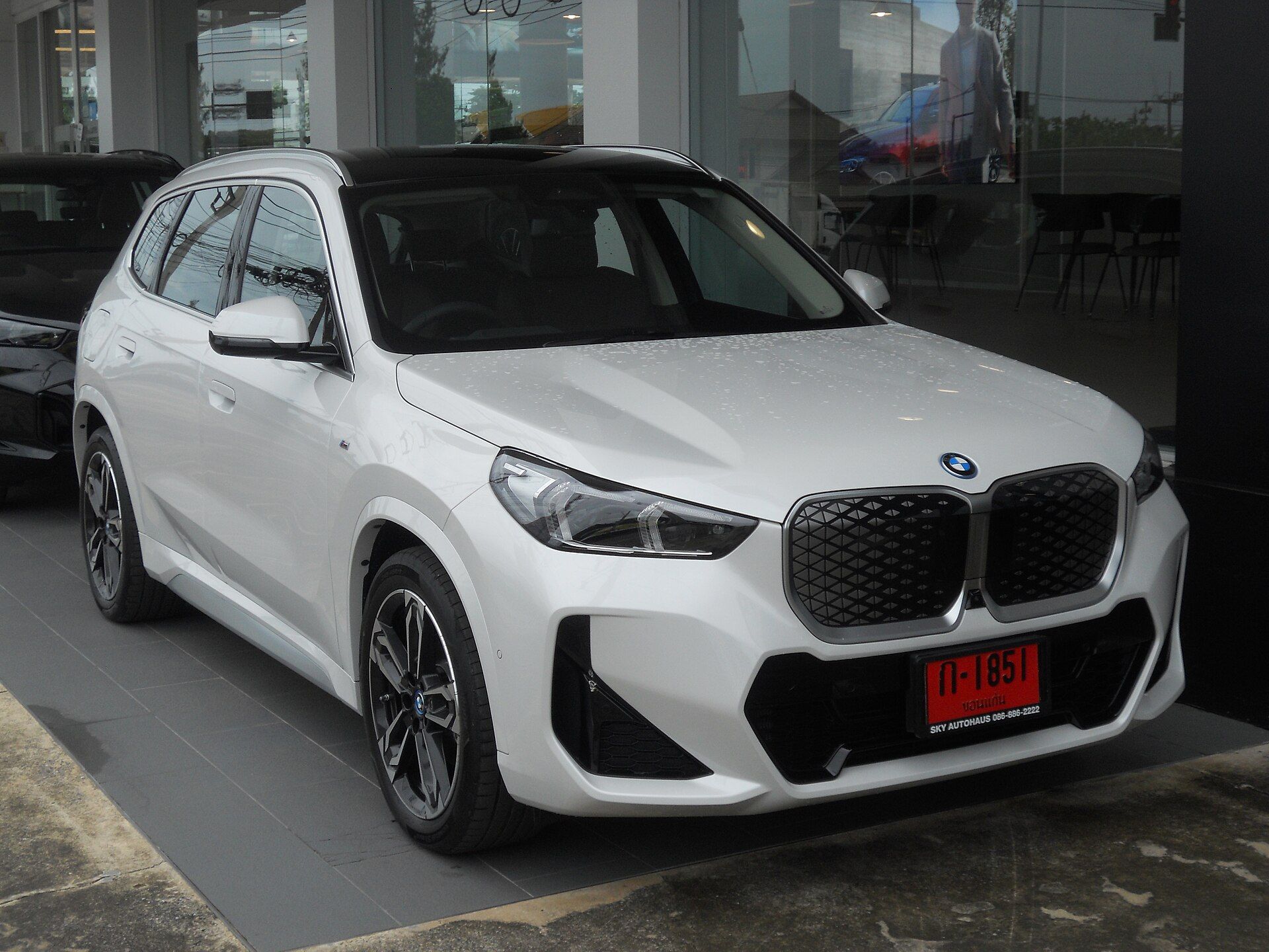 BMW iX1 eDrive20, ön çapraz görünüm