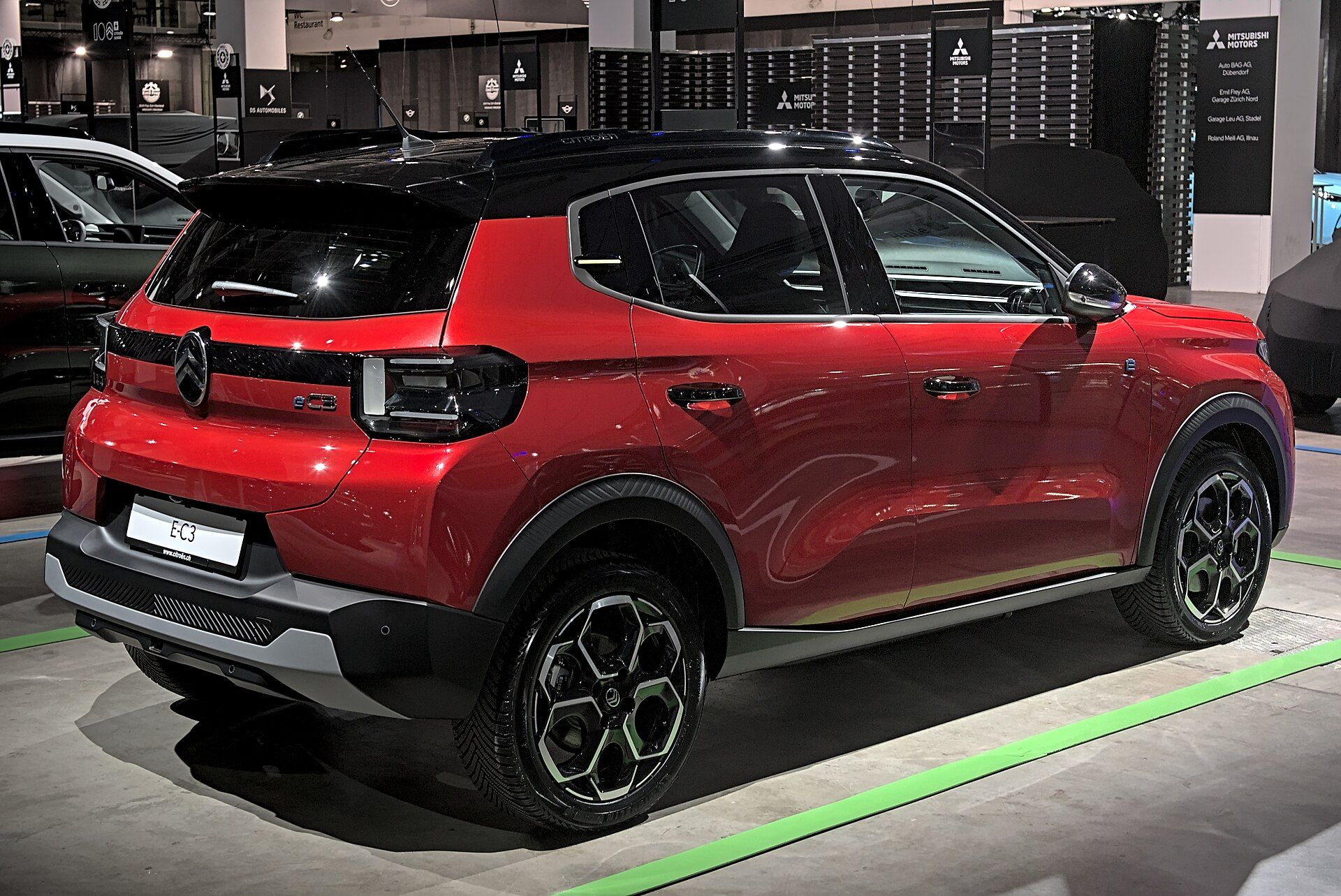 Kırmızı Citroën ë-C3, arka sağ çapraz görünüm