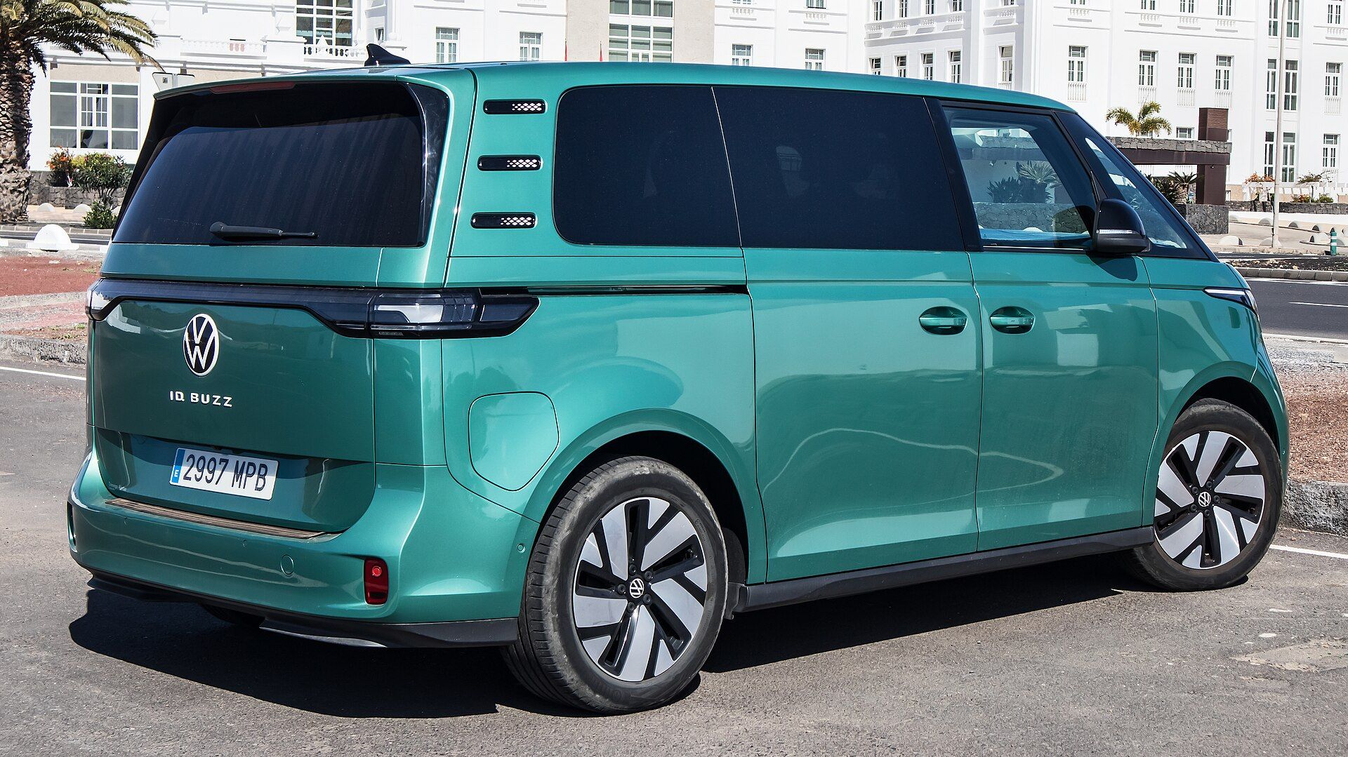 Volkswagen ID. Buzz Pro arkadan üç çeyrek görünüm