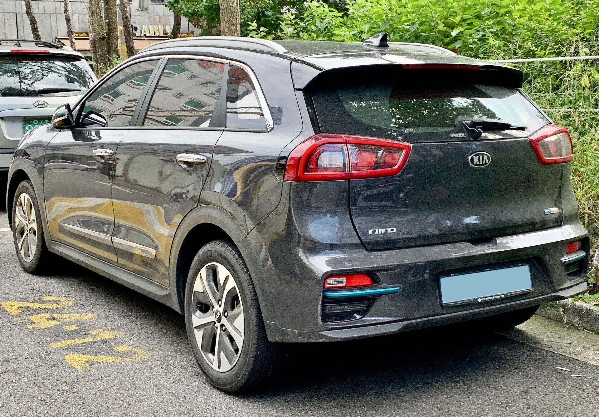 Kia e-Niro (2018–2022, birinci nesil) arkadan üç çeyrek görünüm