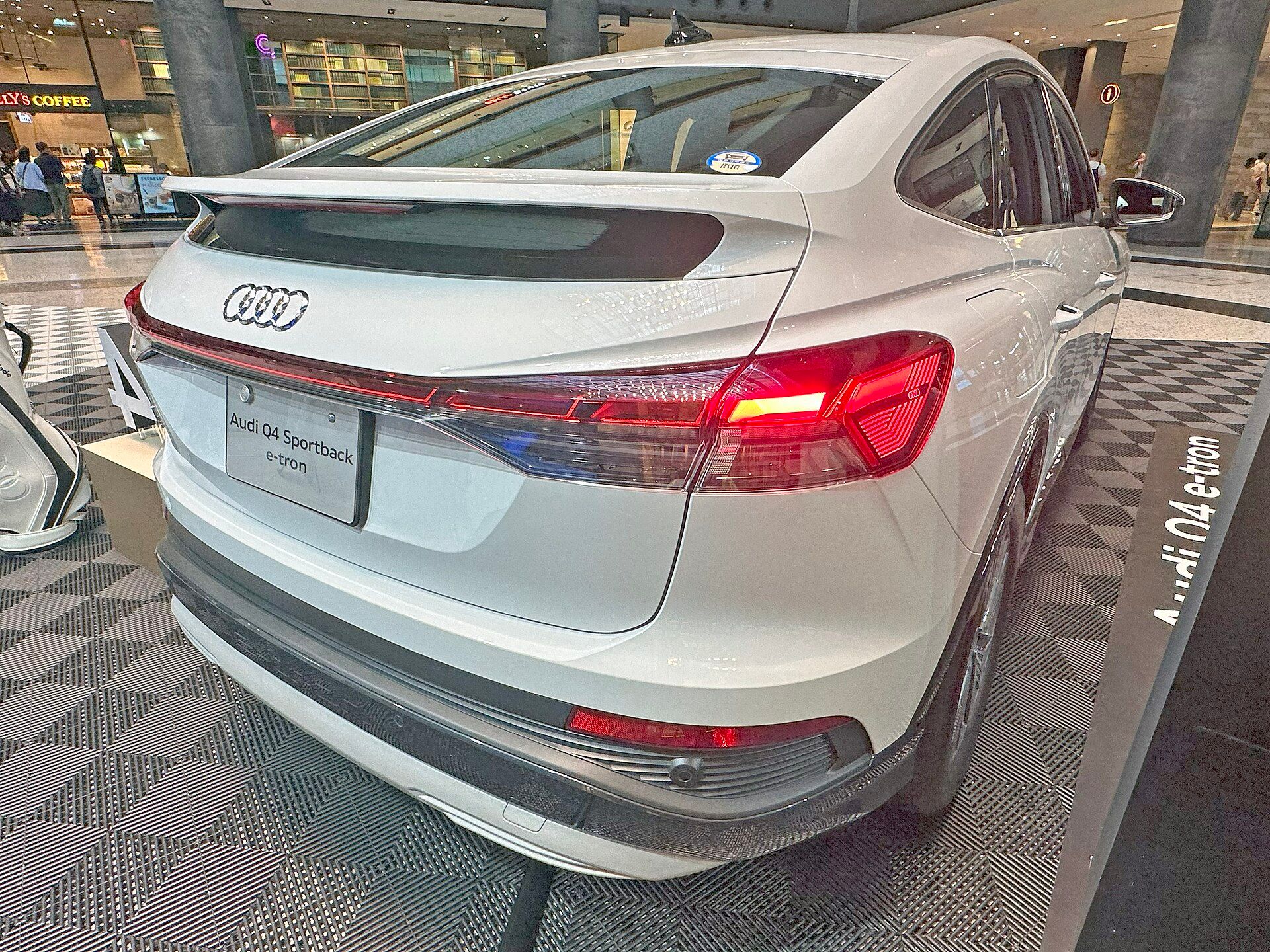 Audi Q4 Sportback 40 e-tron, arka görünüm