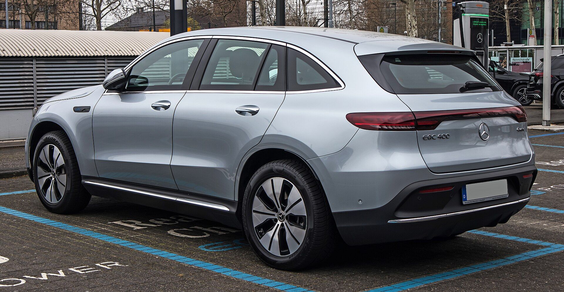 Mercedes-Benz EQC 400 4MATIC AMG Line, arka çapraz görünüm