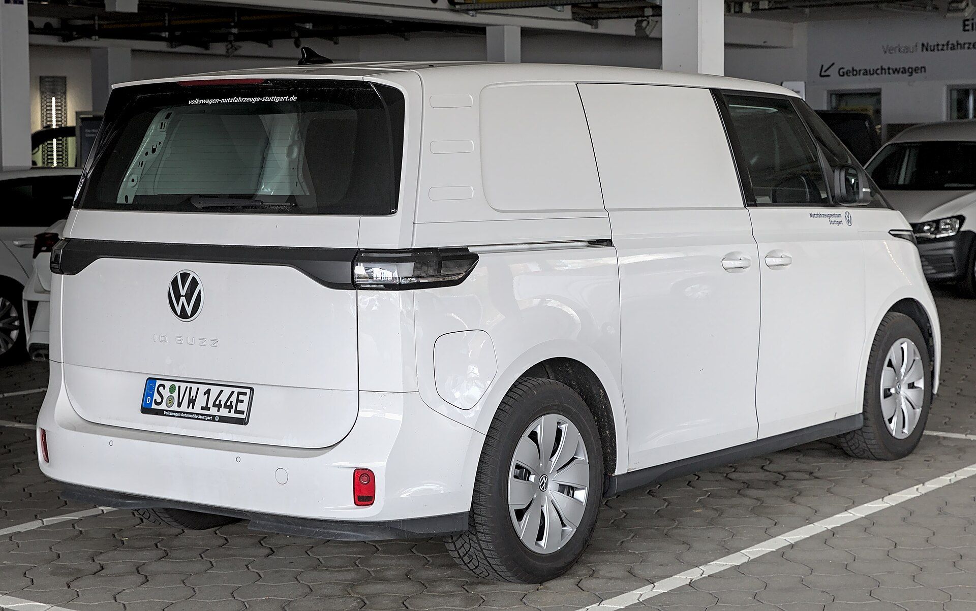 Volkswagen ID. Buzz Cargo arkadan görünüm