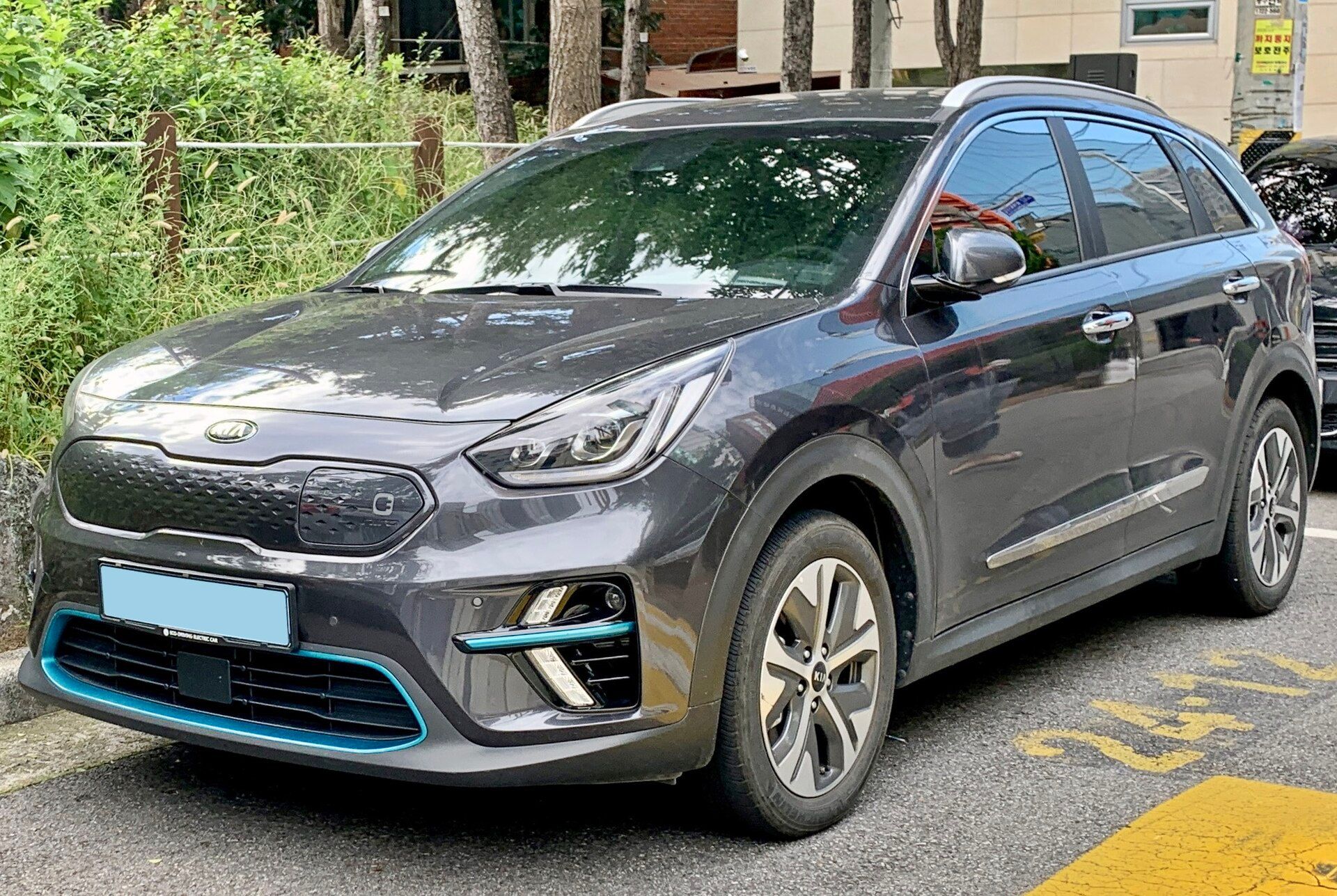 Kia e-Niro (2018–2022, birinci nesil) önden üç çeyrek görünüm
