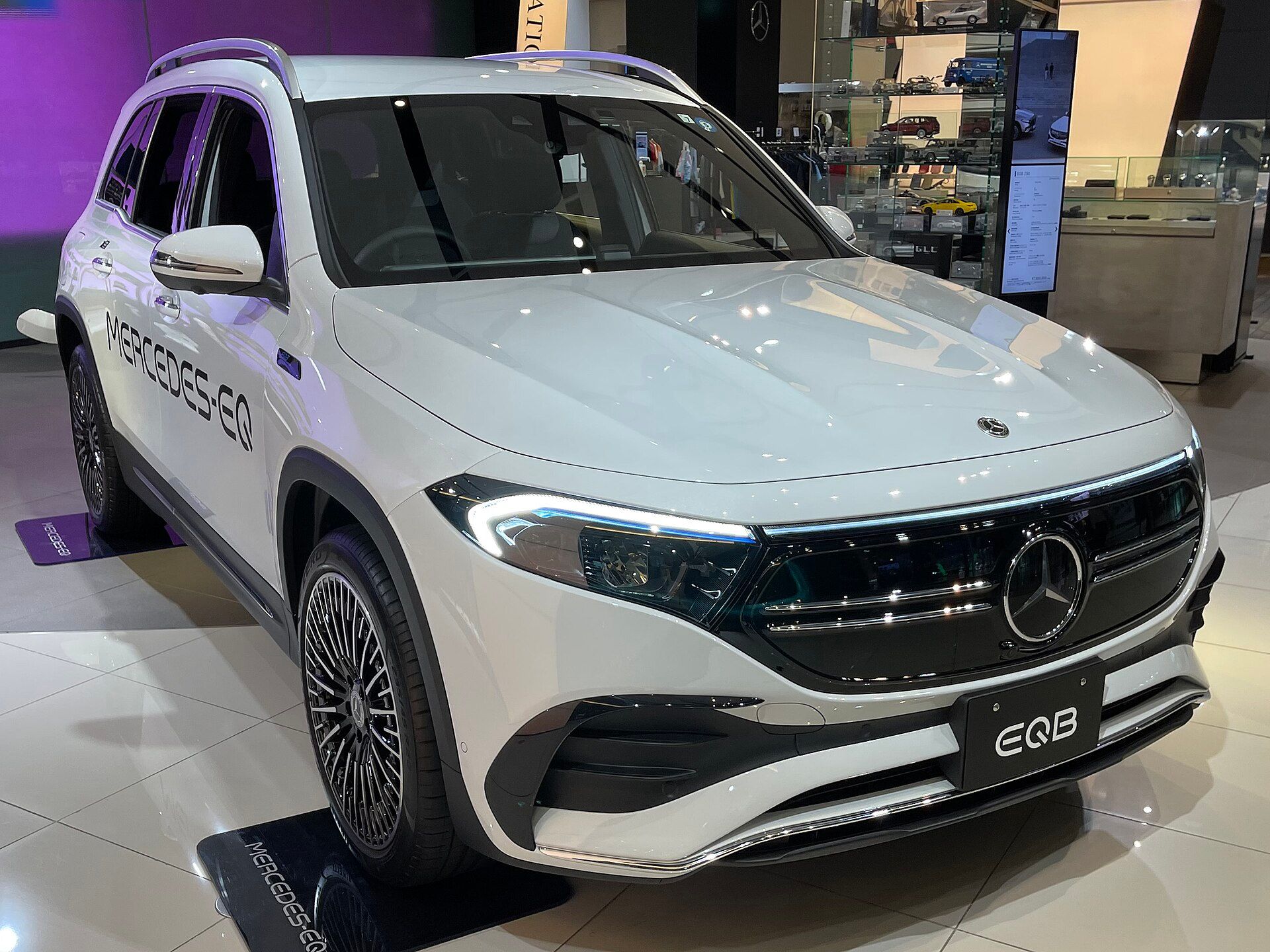 Mercedes-Benz EQB, önden görünüm
