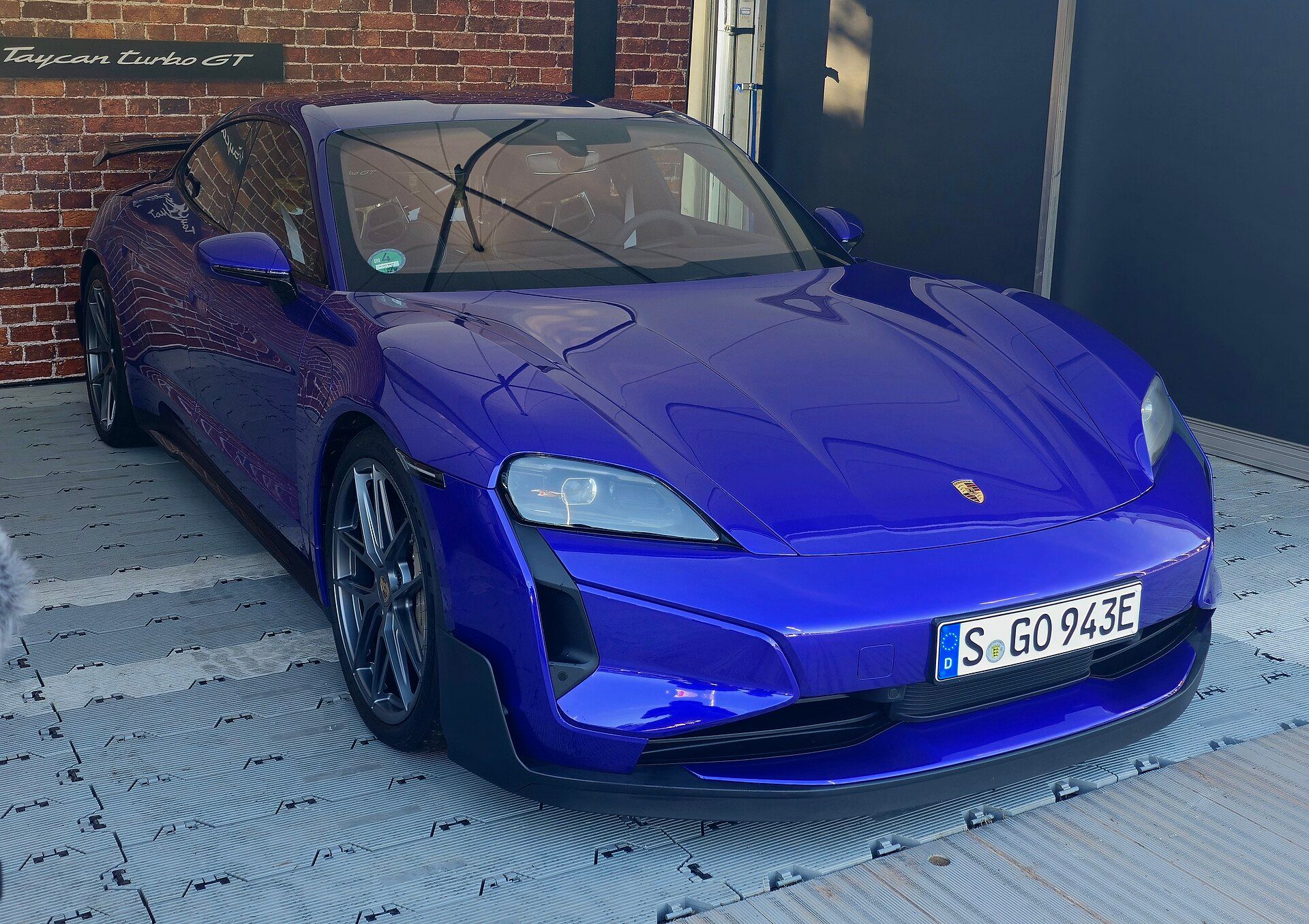 Porsche Taycan Turbo GT Weissach, dış mekân görünümü