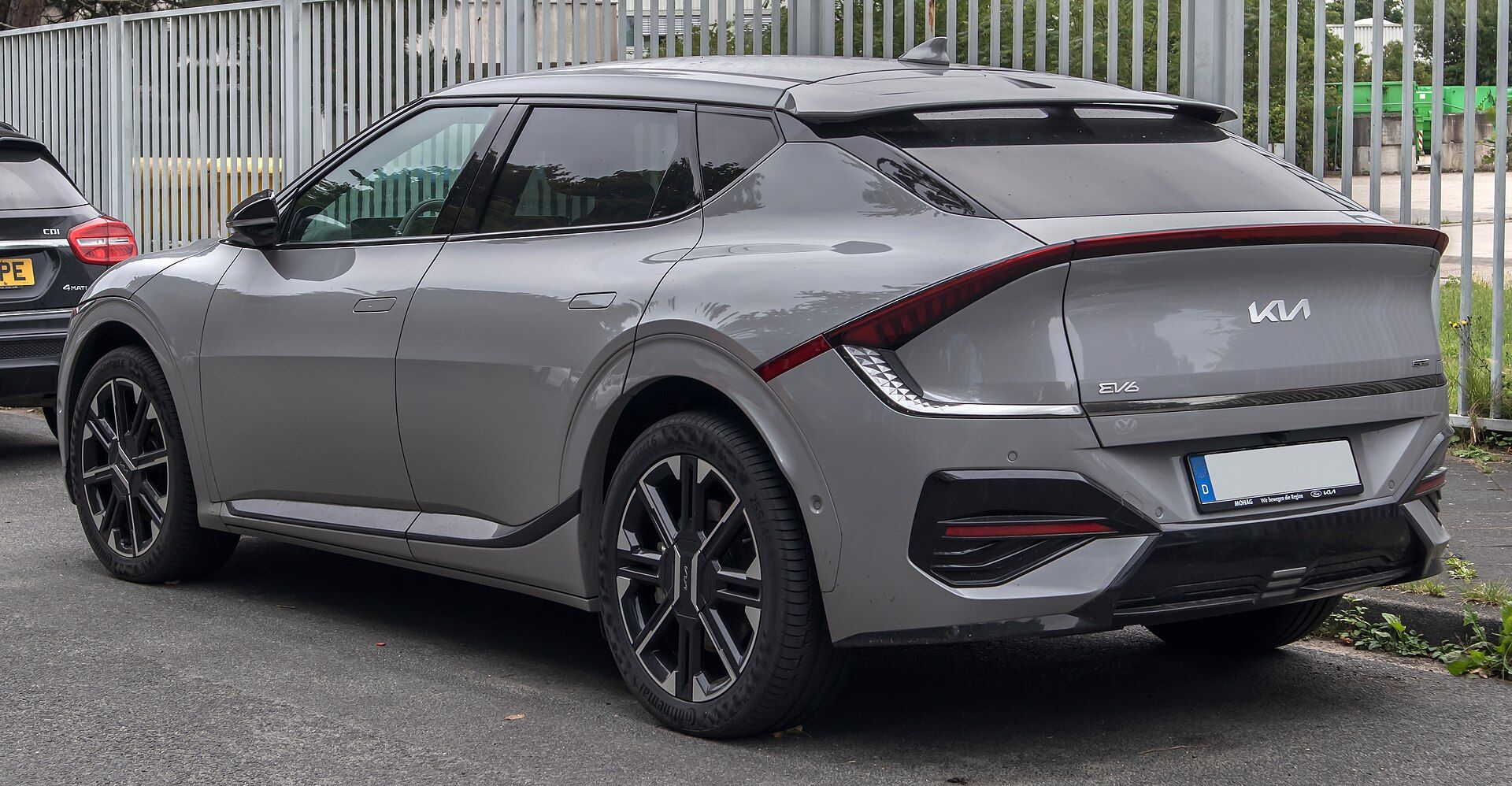 Kia EV6 GT-Line (2024 makyajlı) arkadan üç çeyrek görünüm