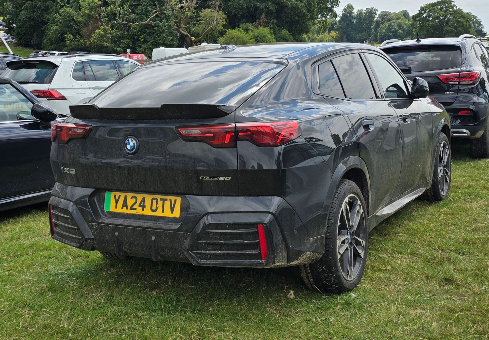BMW iX2 eDrive20 M Sport, ön çapraz görünüm