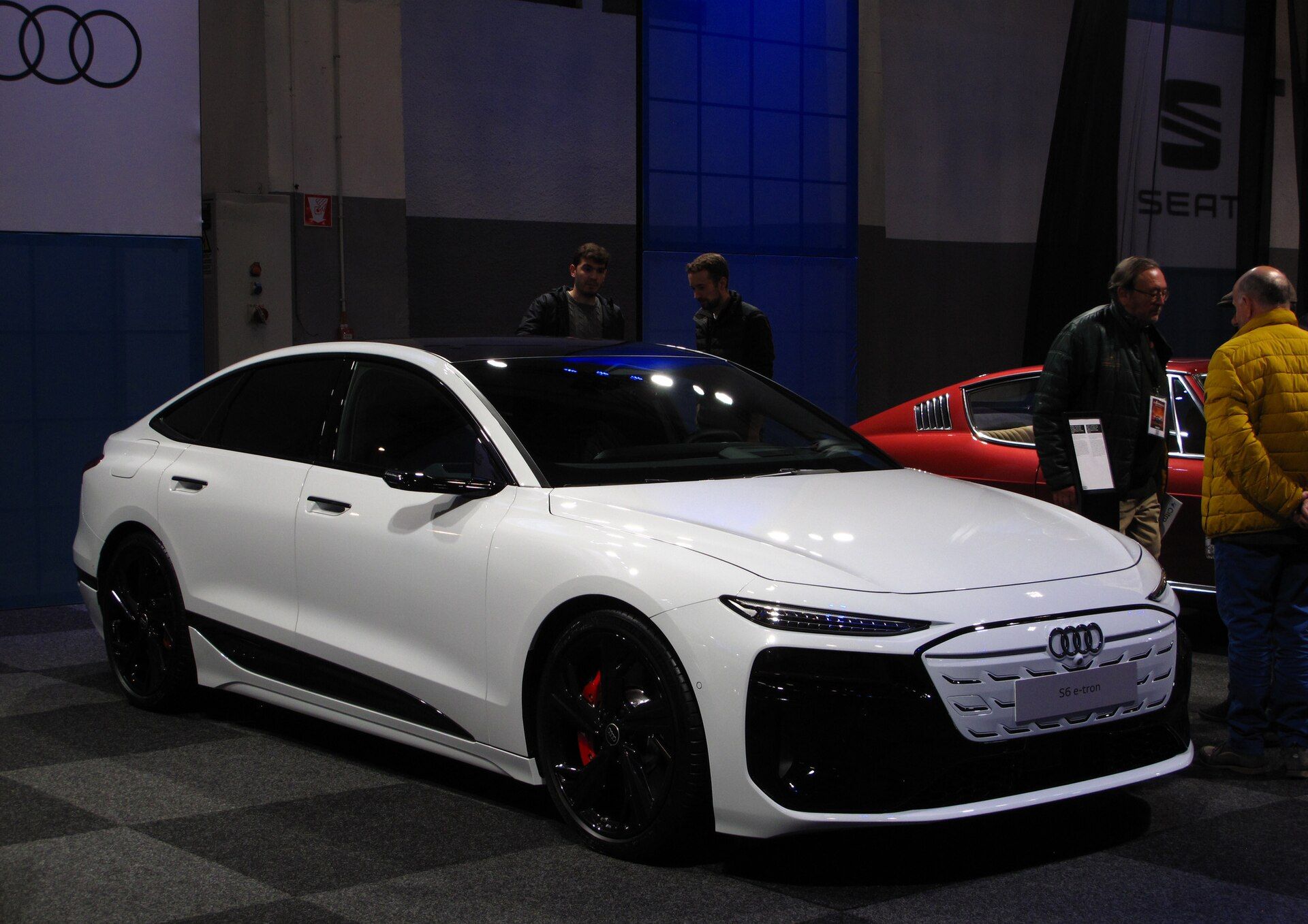 Audi A6 e-tron, fuar standında görünüm
