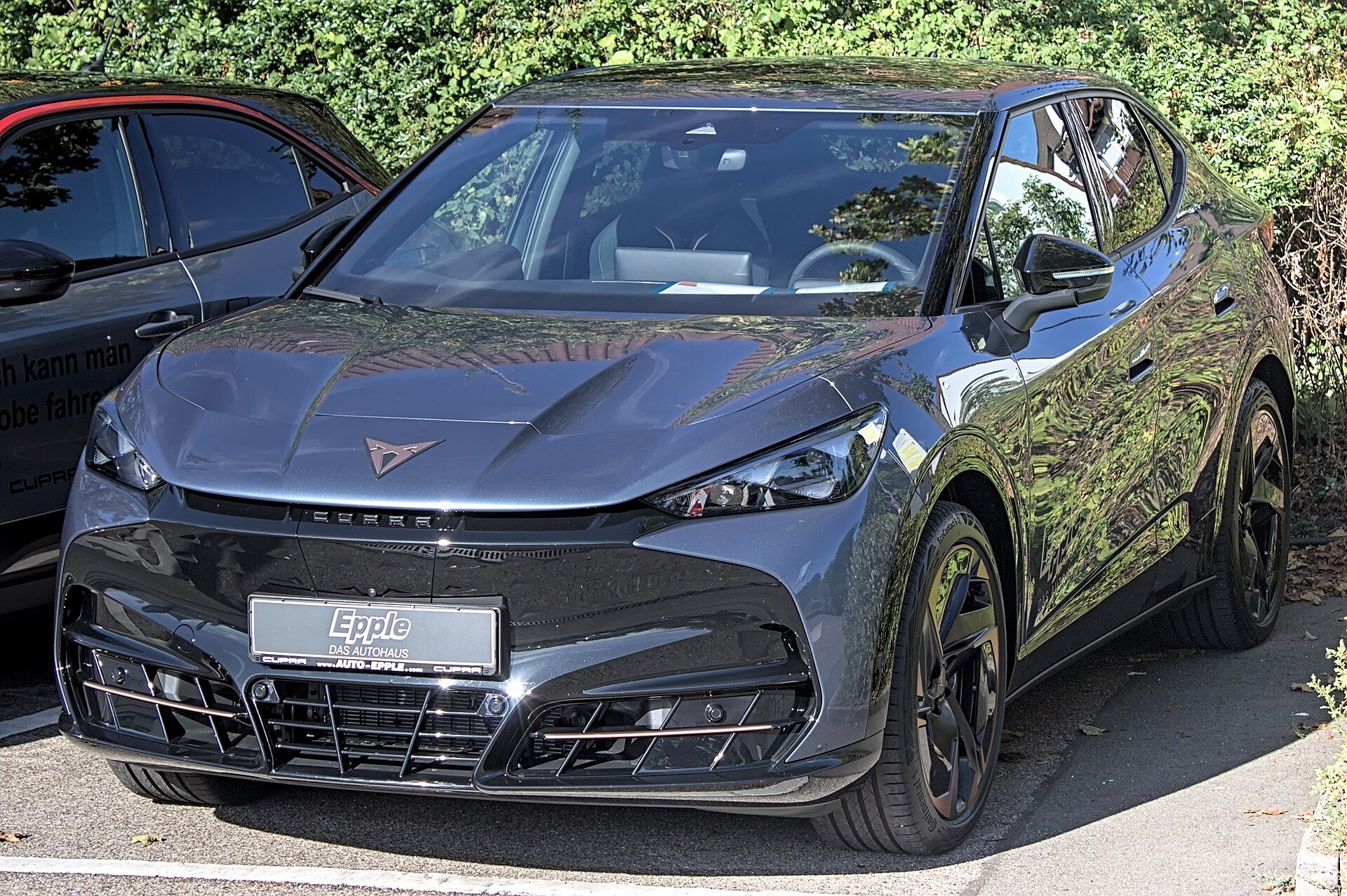 CUPRA Tavascan önden görünüm
