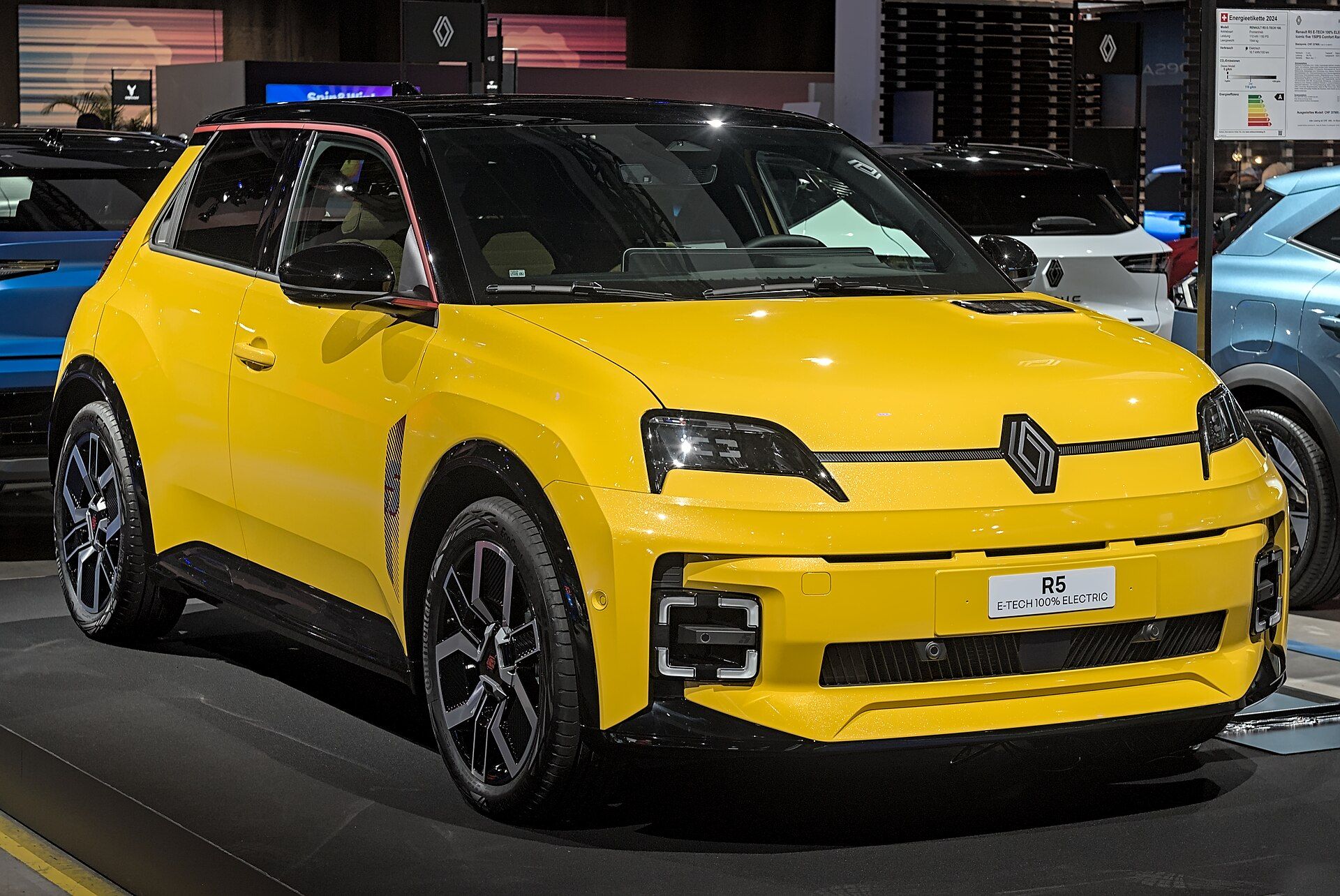 Renault 5 E-Tech Electric, Auto Zürich 2024 fuarında ön çapraz görünüm