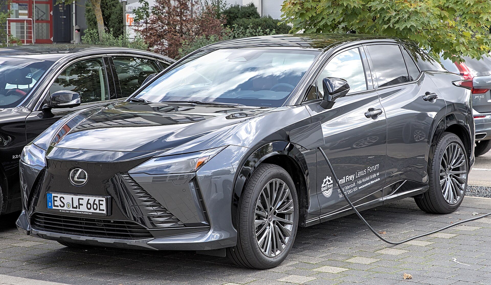Lexus RZ 450e, ön çapraz görünüm